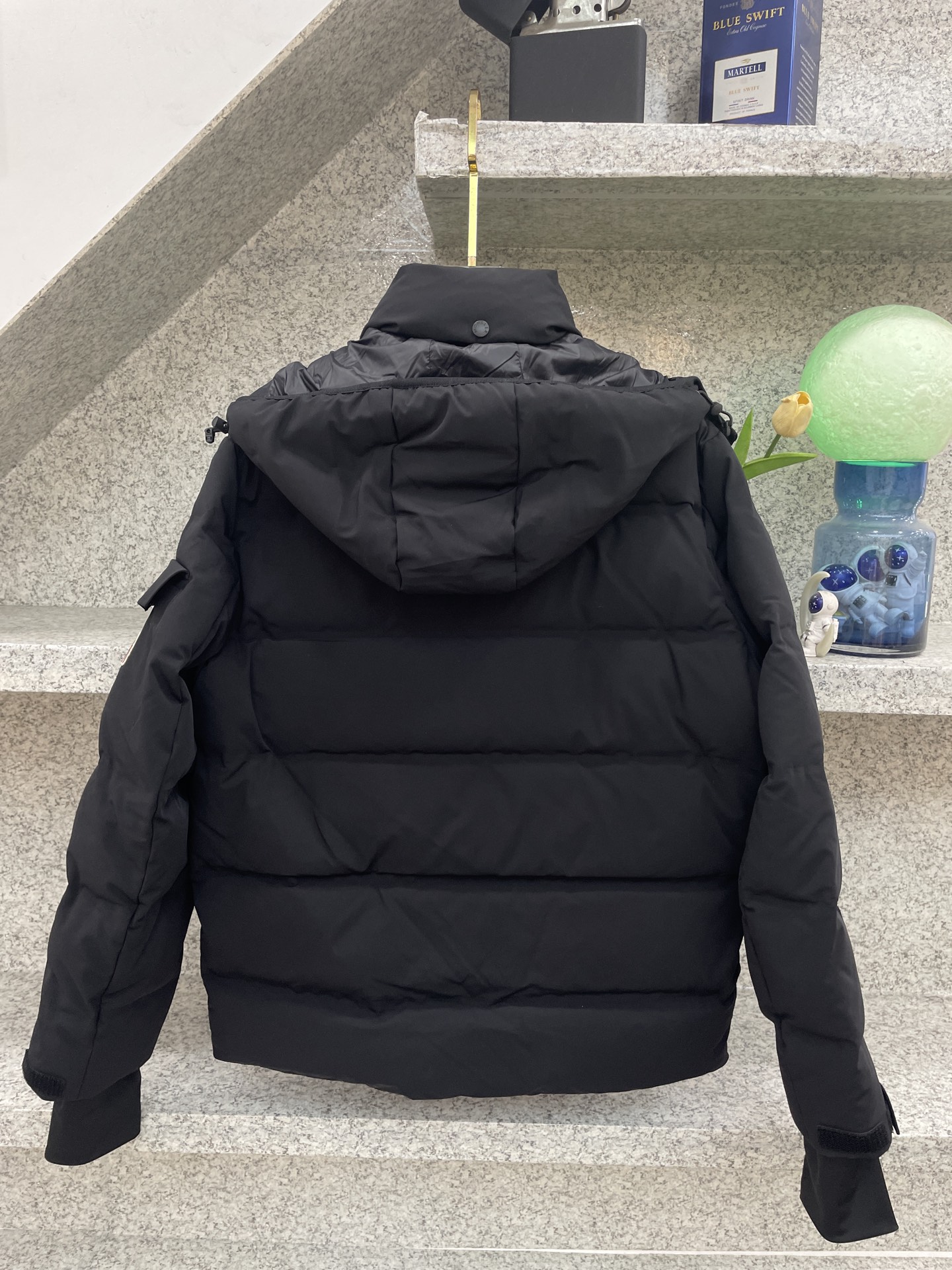 MC盟扣莱🔈顶级鸭绒连帽羽绒服✅超高端品相🥰外料内衬都选用东丽克轻材质，超柔 超细腻 超舒适！无痕压胶直