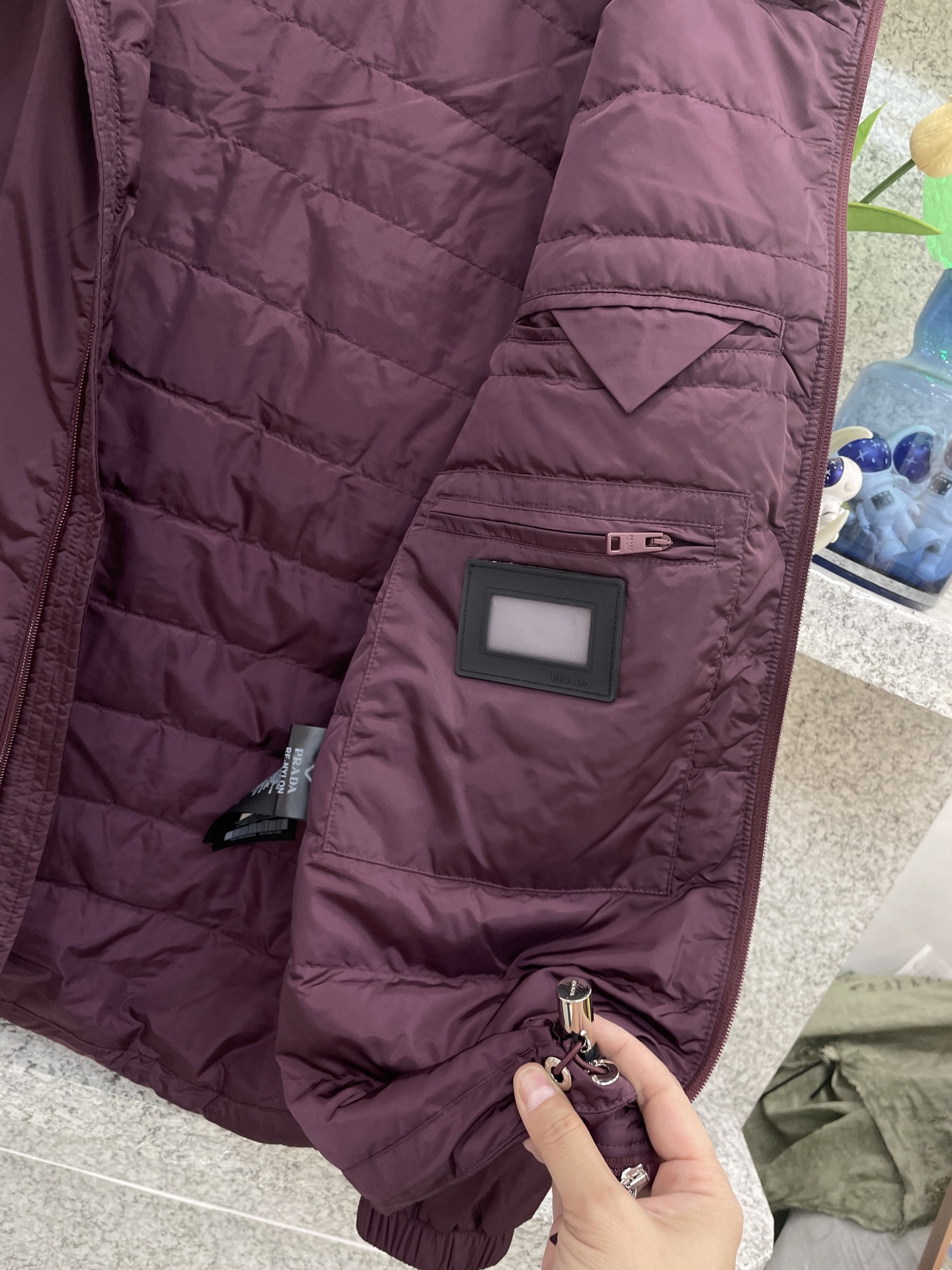 羽绒服 PRAD普拉哒🔈顶级鸭绒连帽羽绒服✅超高端品相🥰官网外料内衬都选用东丽克轻材质，超柔 超细腻 超