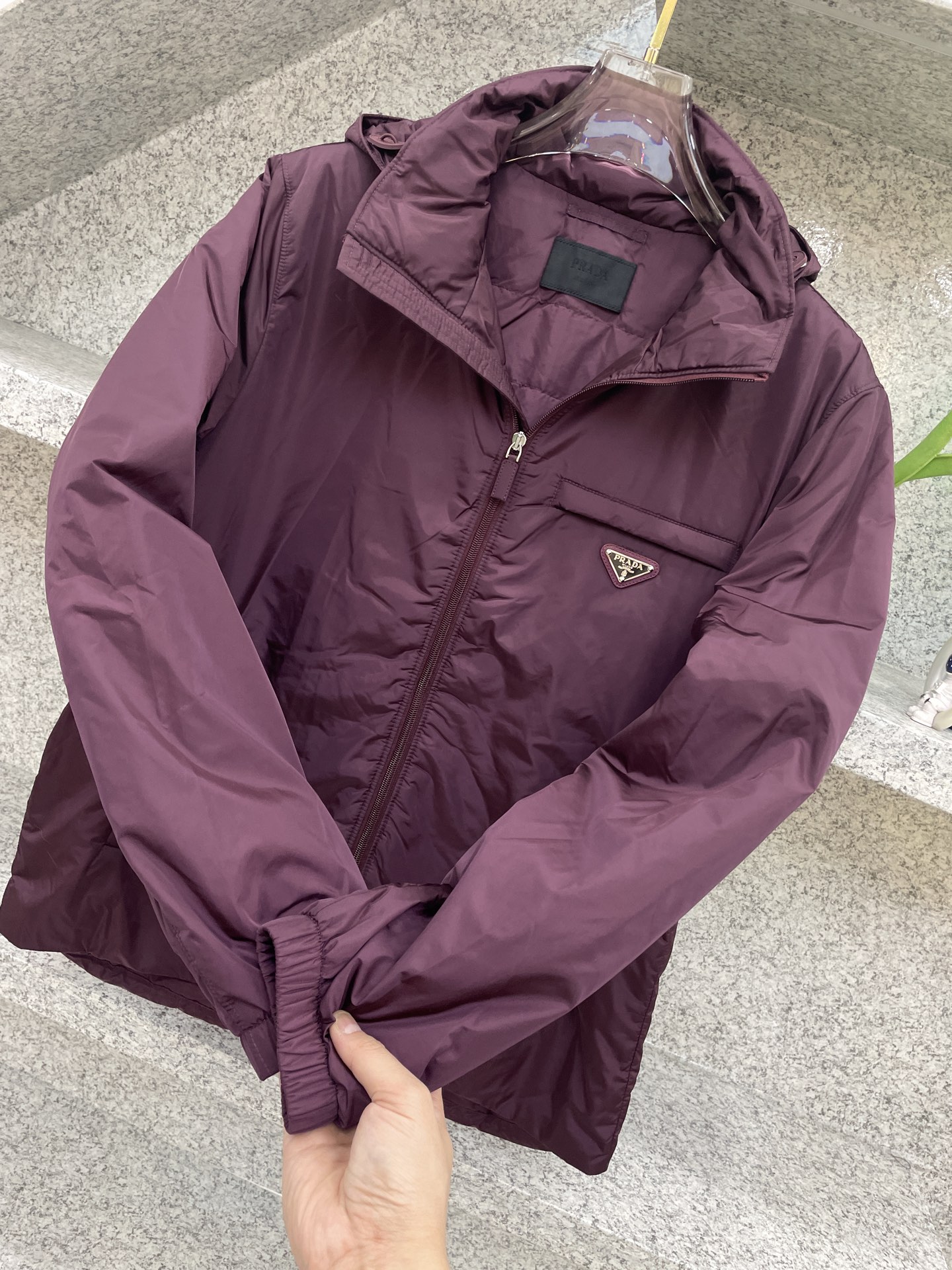 羽绒服 PRAD普拉哒🔈顶级鸭绒连帽羽绒服✅超高端品相🥰官网外料内衬都选用东丽克轻材质，超柔 超细腻 超