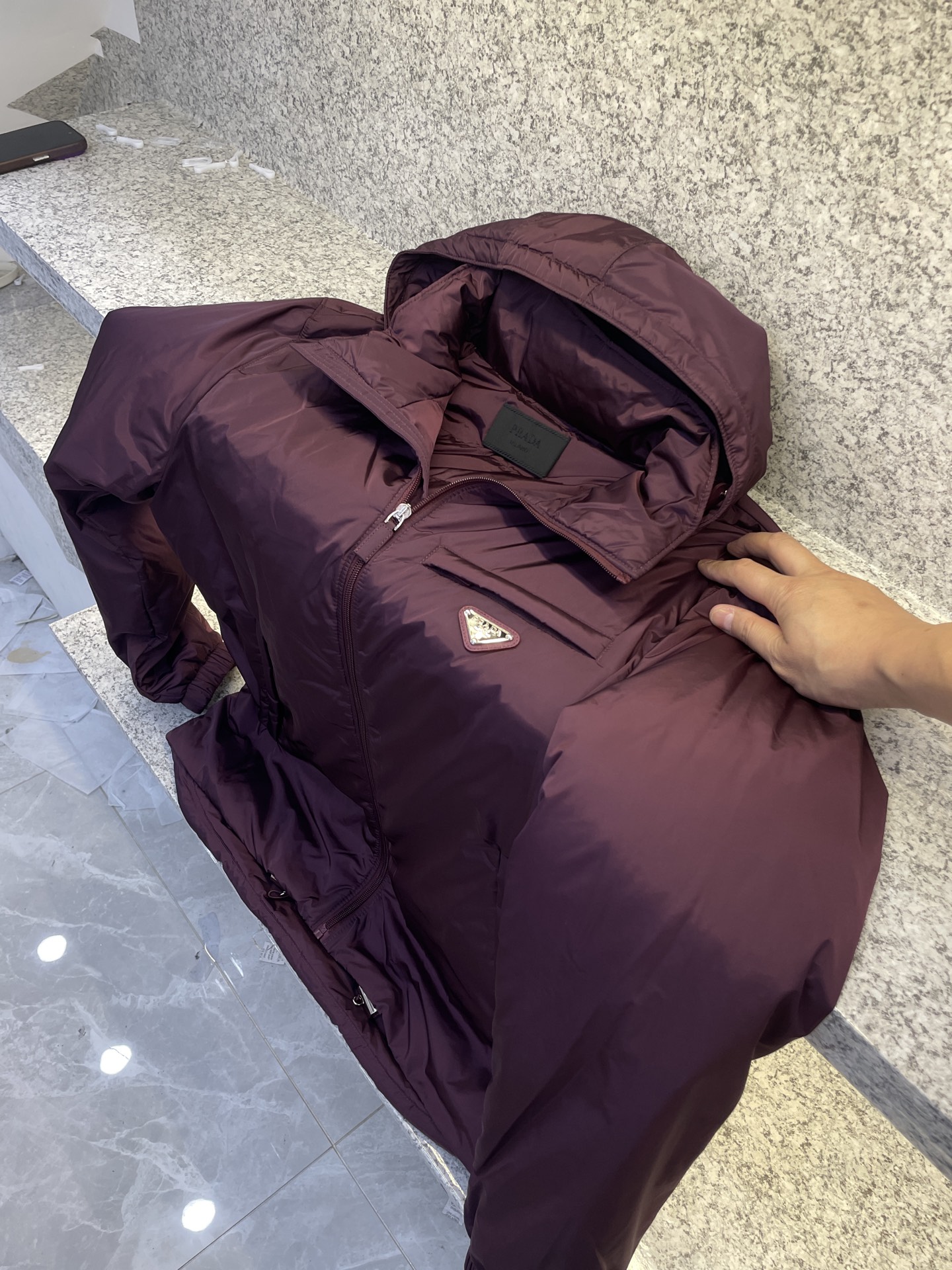 羽绒服 PRAD普拉哒🔈顶级鸭绒连帽羽绒服✅超高端品相🥰官网外料内衬都选用东丽克轻材质，超柔 超细腻 超