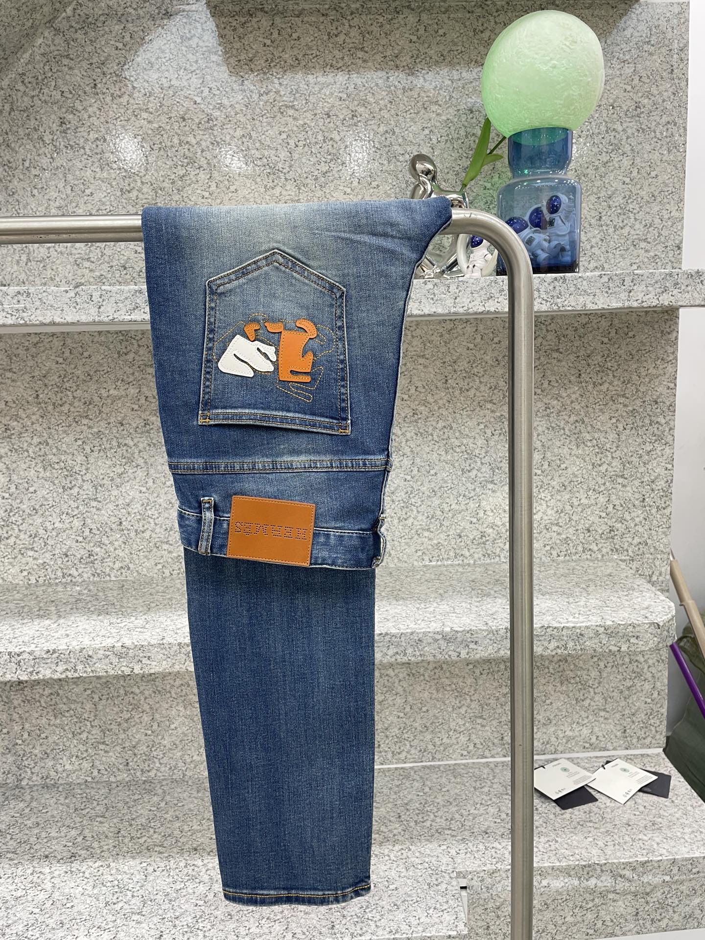 HERSM爱玛士🔈春夏26🐴新品美赞牛仔裤🔈微弹力臻选上等面料🔈马🐴皮工艺元素刺绣 爆赞款 帅气柔软亲肤