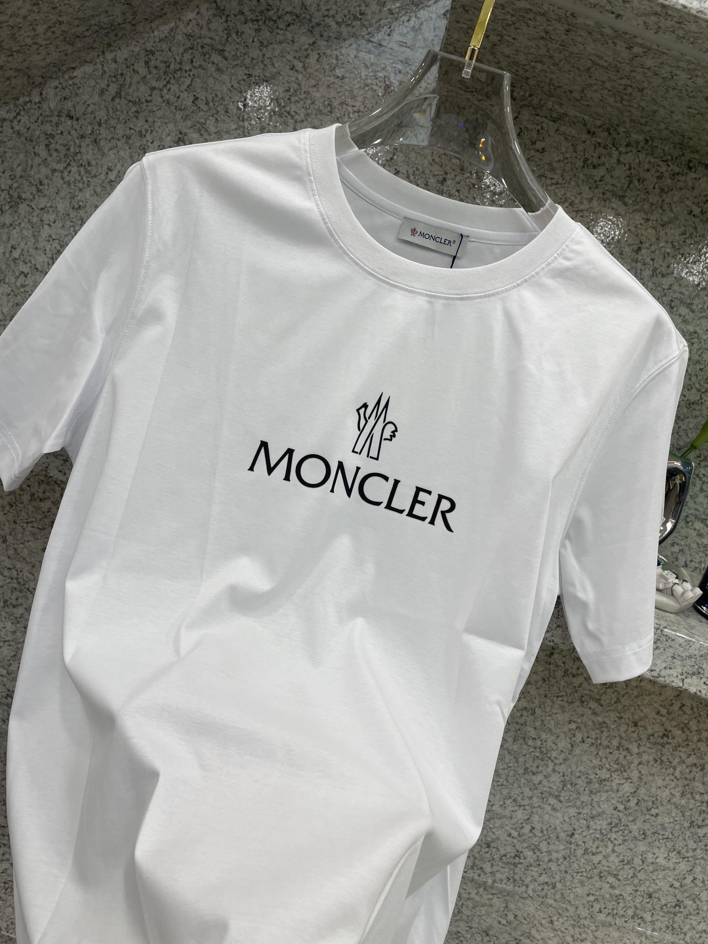 MC盟扣莱🆕W-长绒丝光棉🥰滑溜丝爽 轻肤🕹新品上架🔈春夏首发专柜🆕最新款短袖圆领T恤❗️高端订制 设计