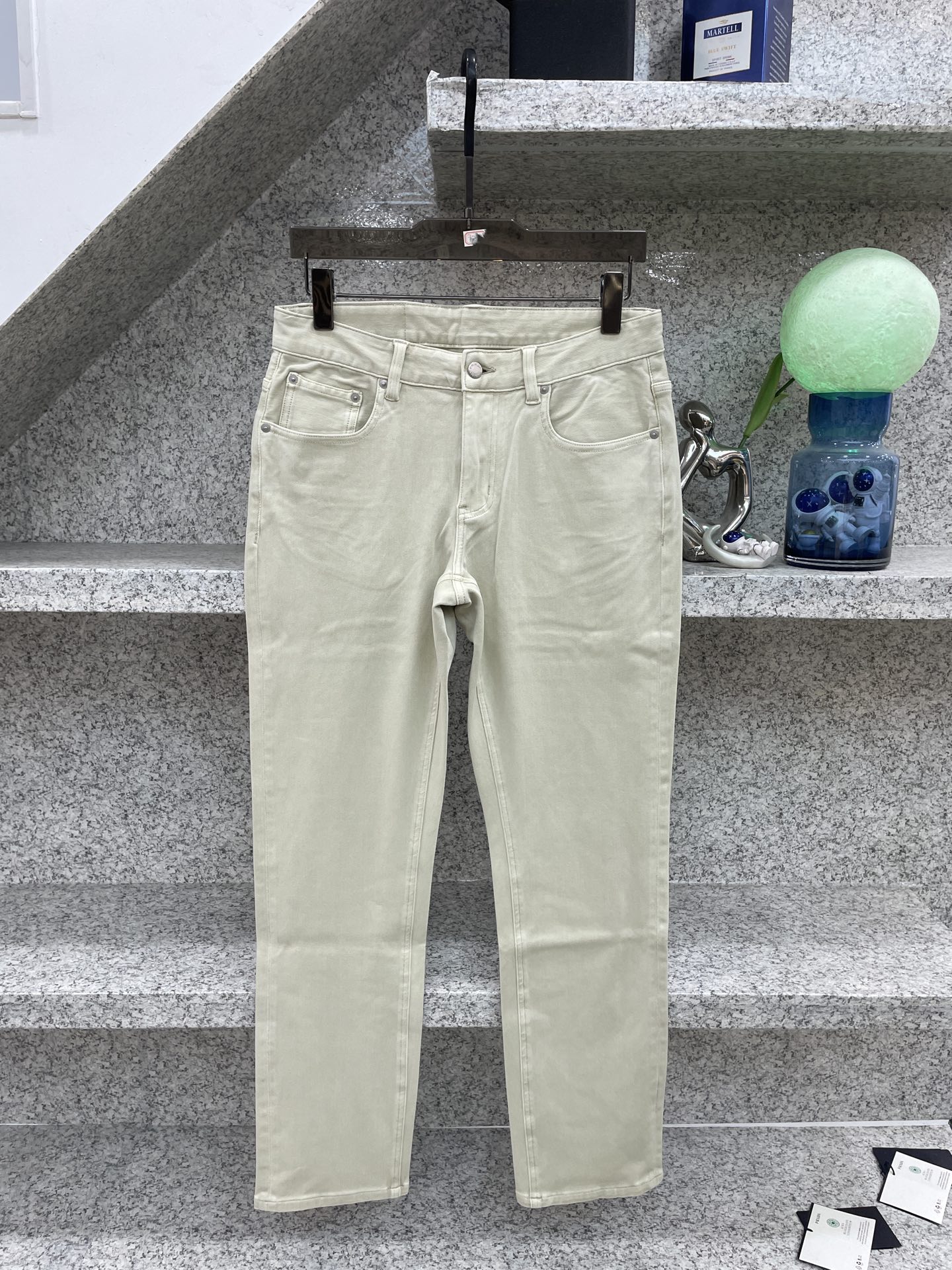 PRAD普拉达🔈男士水洗四面弹超舒适针织牛仔裤👖26年早春系列✅厚薄程度正好完美衔接春夏两季的更替，浅色