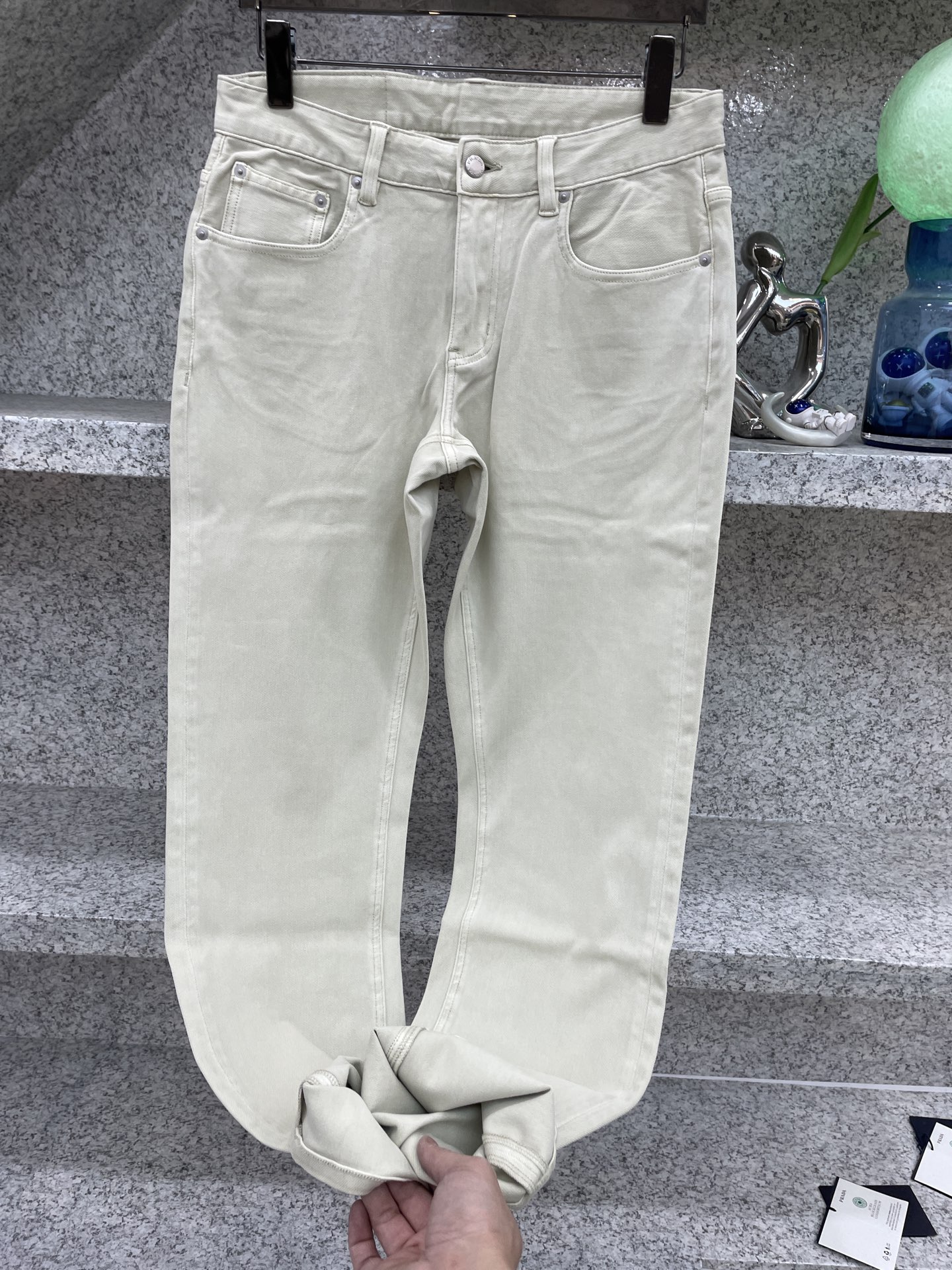 PRAD普拉达🔈男士水洗四面弹超舒适针织牛仔裤👖26年早春系列✅厚薄程度正好完美衔接春夏两季的更替，浅色