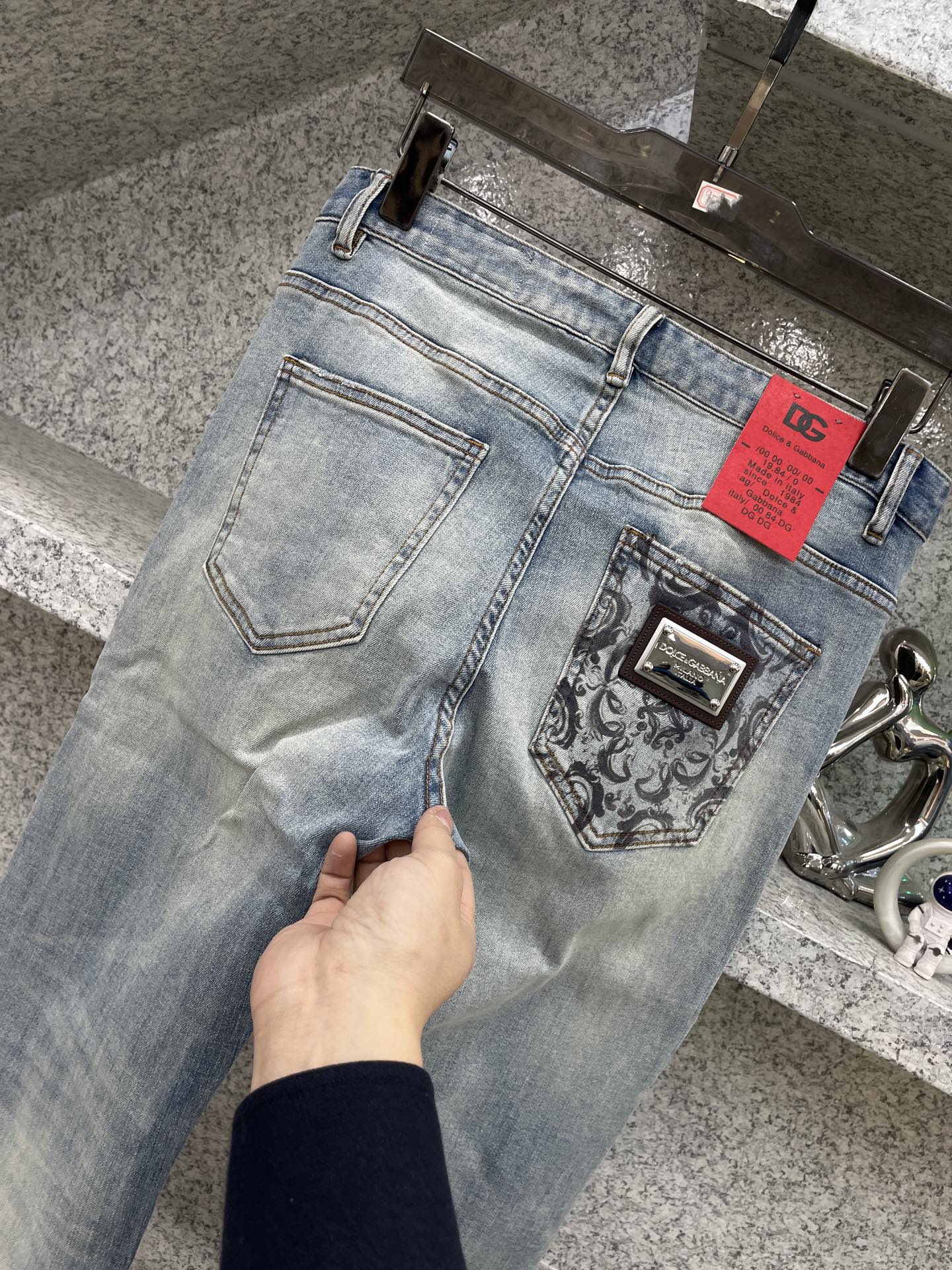 𝘿𝙊𝙇𝘾𝙀 & 𝙂𝘼𝘽𝘽𝘼𝙉𝘼 专柜限量春夏 26新品洗水牛仔裤 浅蓝色系ss官网专柜9000大洋新品热