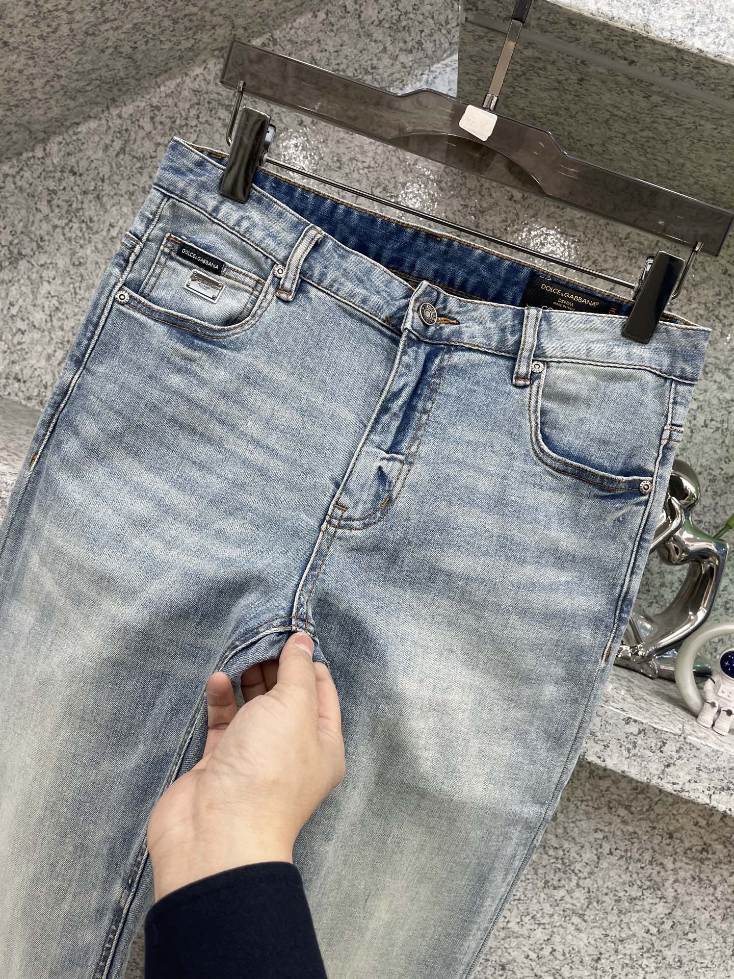 𝘿𝙊𝙇𝘾𝙀 & 𝙂𝘼𝘽𝘽𝘼𝙉𝘼 专柜限量春夏 26新品洗水牛仔裤 浅蓝色系ss官网专柜9000大洋新品热
