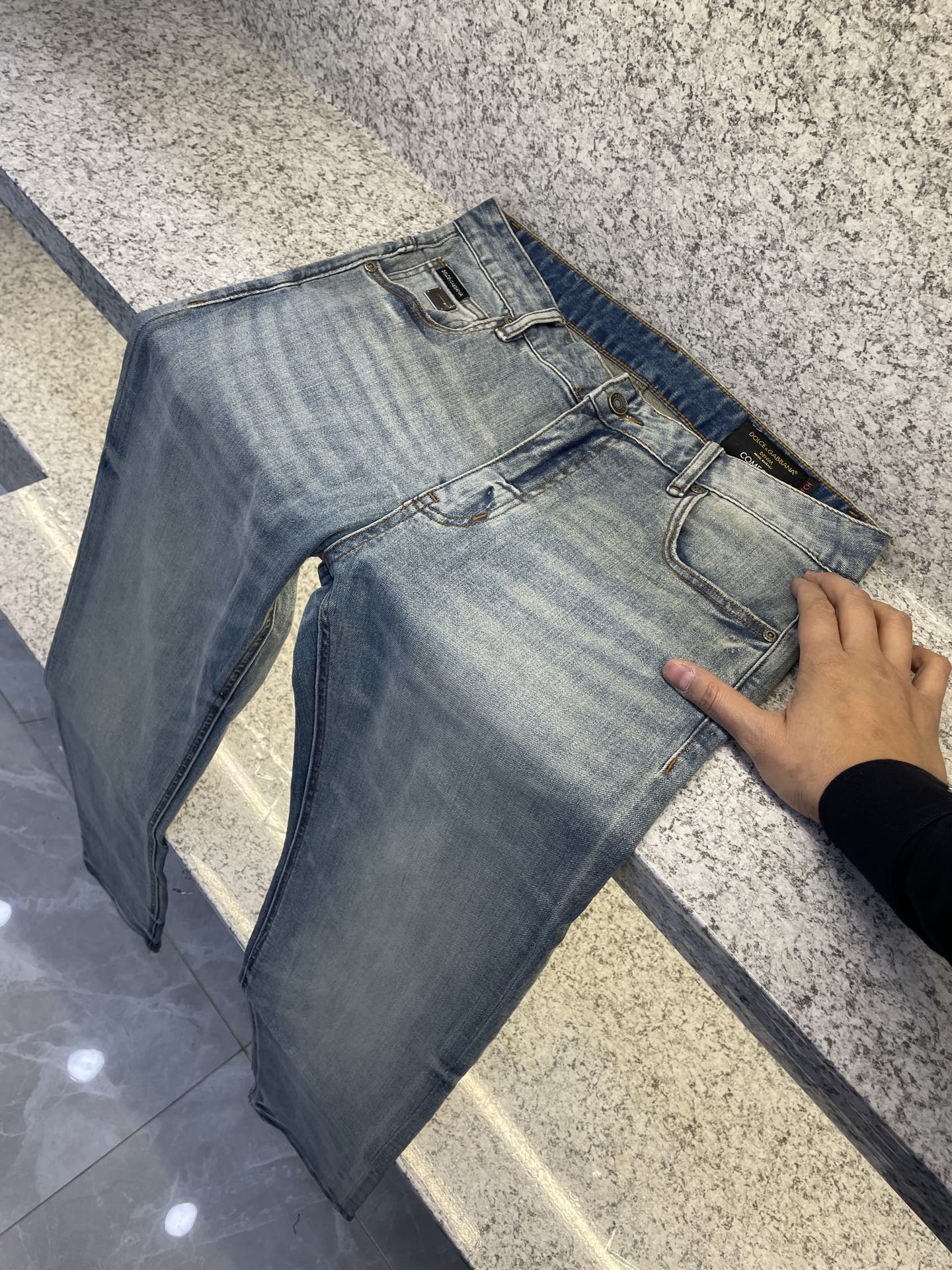 𝘿𝙊𝙇𝘾𝙀 & 𝙂𝘼𝘽𝘽𝘼𝙉𝘼 专柜限量春夏 26新品洗水牛仔裤 浅蓝色系ss官网专柜9000大洋新品热