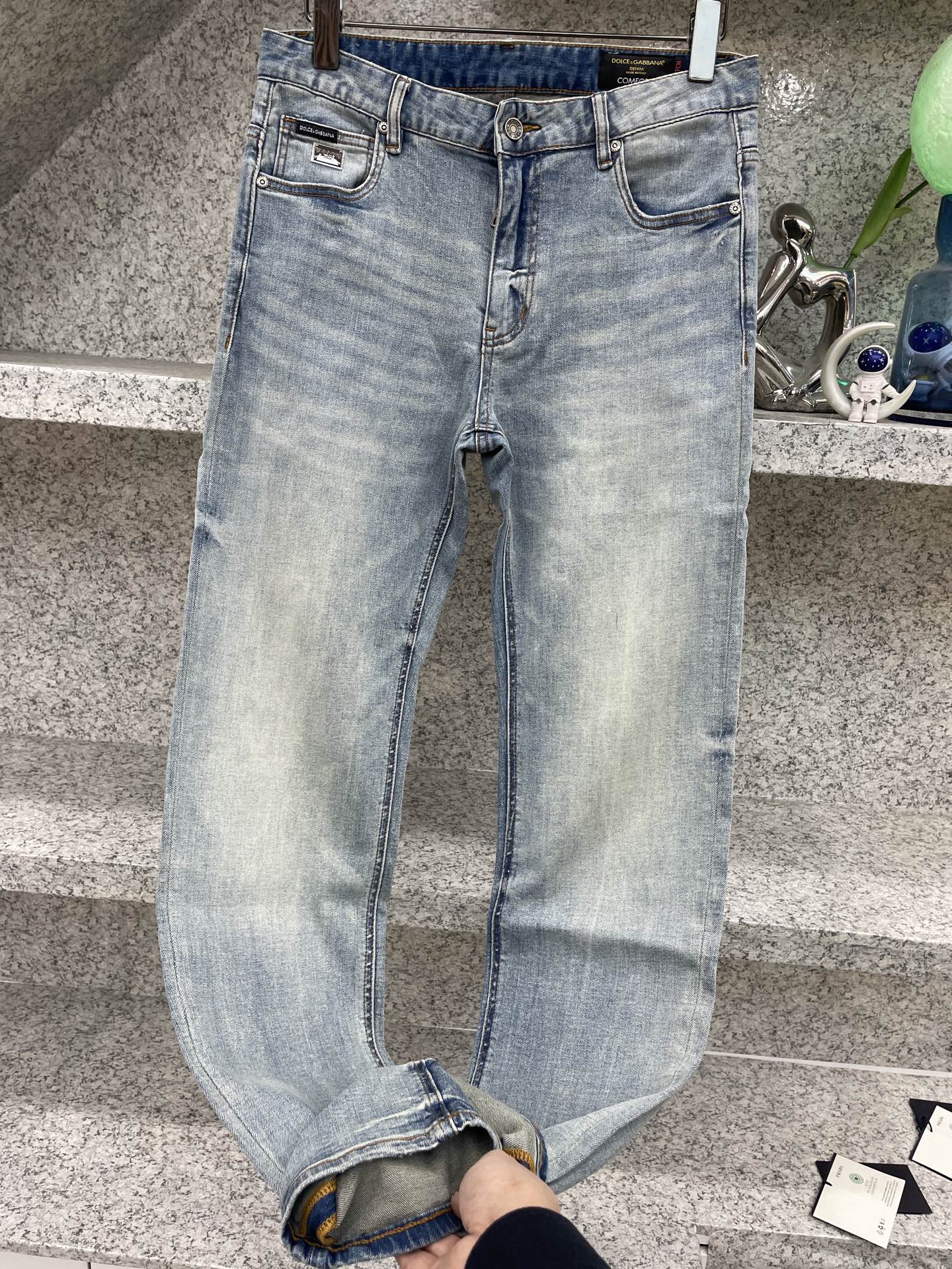𝘿𝙊𝙇𝘾𝙀 & 𝙂𝘼𝘽𝘽𝘼𝙉𝘼 专柜限量春夏 26新品洗水牛仔裤 浅蓝色系ss官网专柜9000大洋新品热