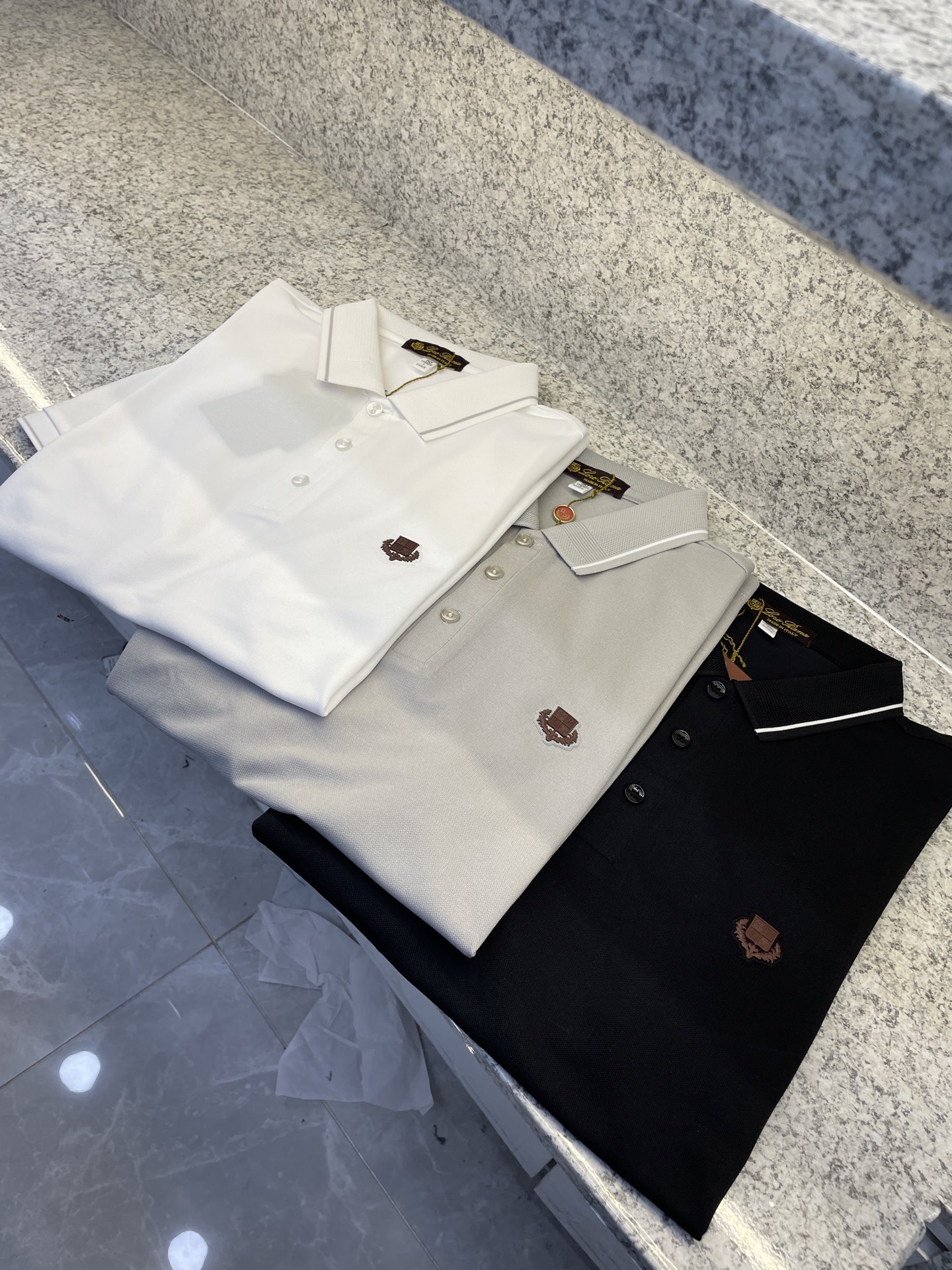 loro Piana.诺悠翩雅 经典基础款Polo🔈永不过时的绅士格调✨三色随心选，细腻亲肤面料，胸口精