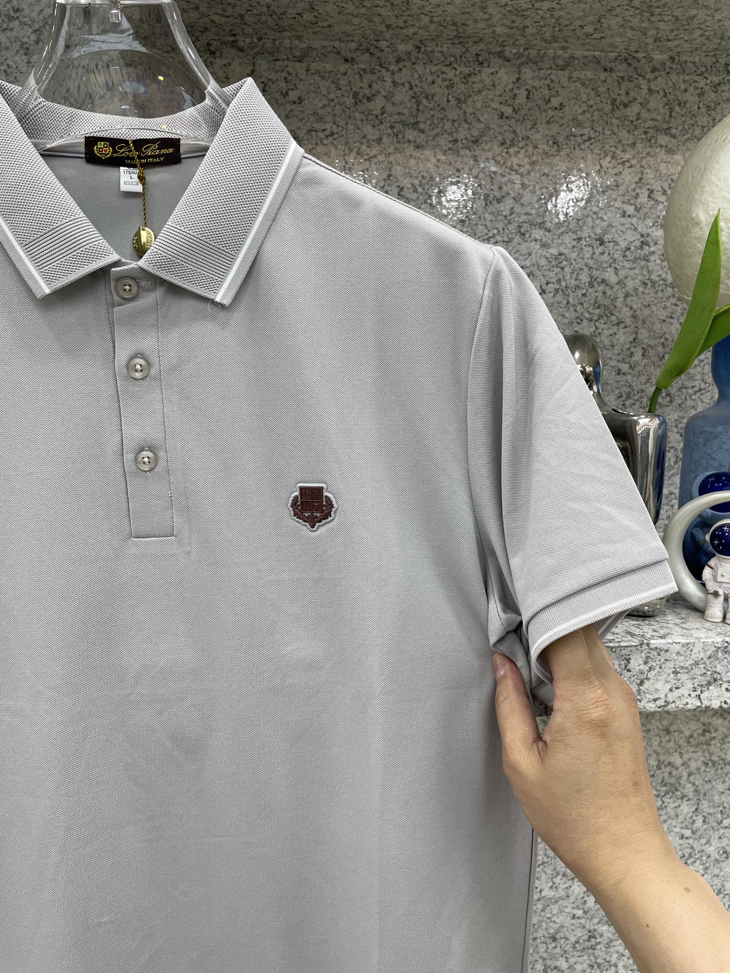 loro Piana.诺悠翩雅 经典基础款Polo🔈永不过时的绅士格调✨三色随心选，细腻亲肤面料，胸口精