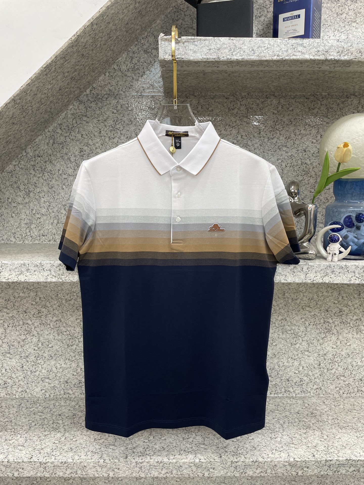 loro Piana.诺悠翩雅🔈26春夏 🆕渐变条纹Polo，解锁夏日绅士格调✨细腻亲肤面料，撞色渐变设