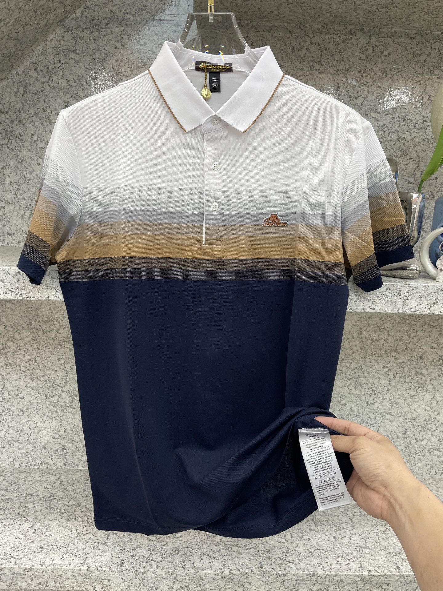 loro Piana.诺悠翩雅🔈26春夏 🆕渐变条纹Polo，解锁夏日绅士格调✨细腻亲肤面料，撞色渐变设
