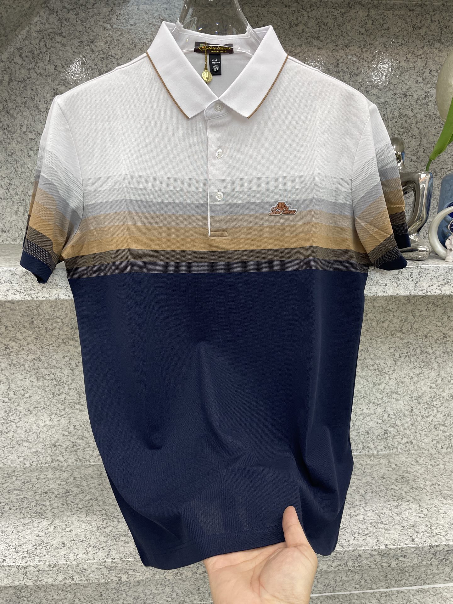 loro Piana.诺悠翩雅🔈26春夏 🆕渐变条纹Polo，解锁夏日绅士格调✨细腻亲肤面料，撞色渐变设