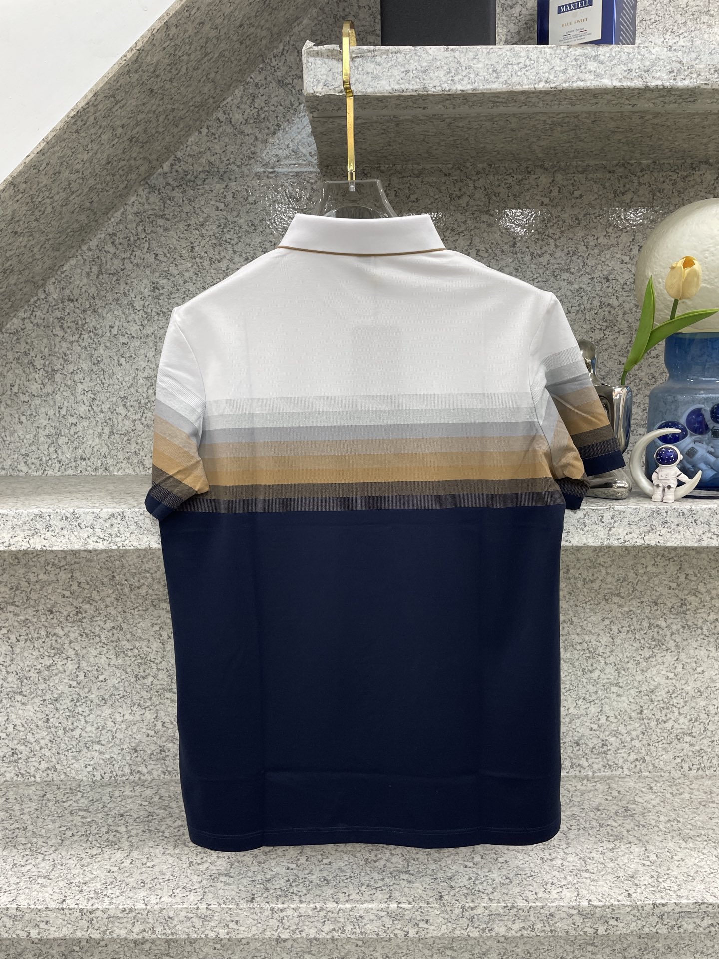 loro Piana.诺悠翩雅🔈26春夏 🆕渐变条纹Polo，解锁夏日绅士格调✨细腻亲肤面料，撞色渐变设