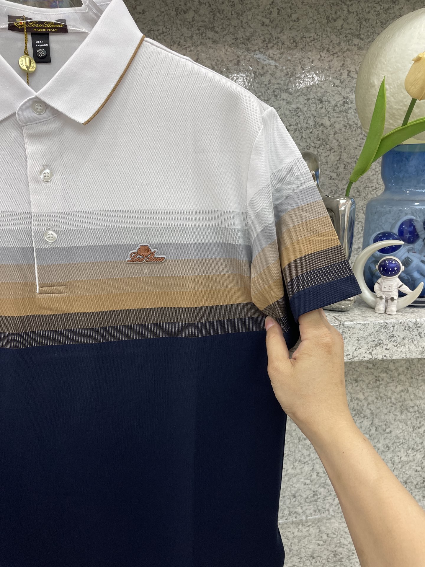 loro Piana.诺悠翩雅🔈26春夏 🆕渐变条纹Polo，解锁夏日绅士格调✨细腻亲肤面料，撞色渐变设