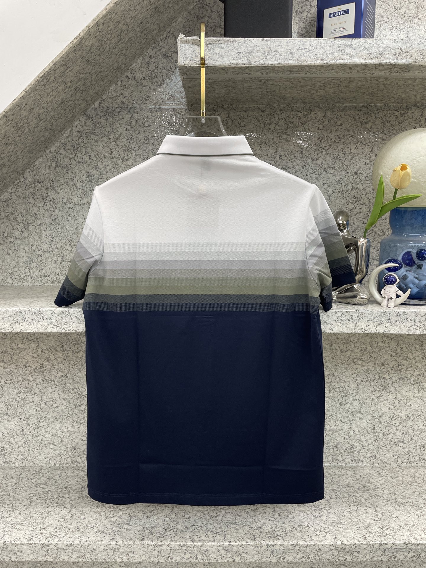 loro Piana.诺悠翩雅🔈26春夏 🆕渐变条纹Polo，解锁夏日绅士格调✨细腻亲肤面料，撞色渐变设