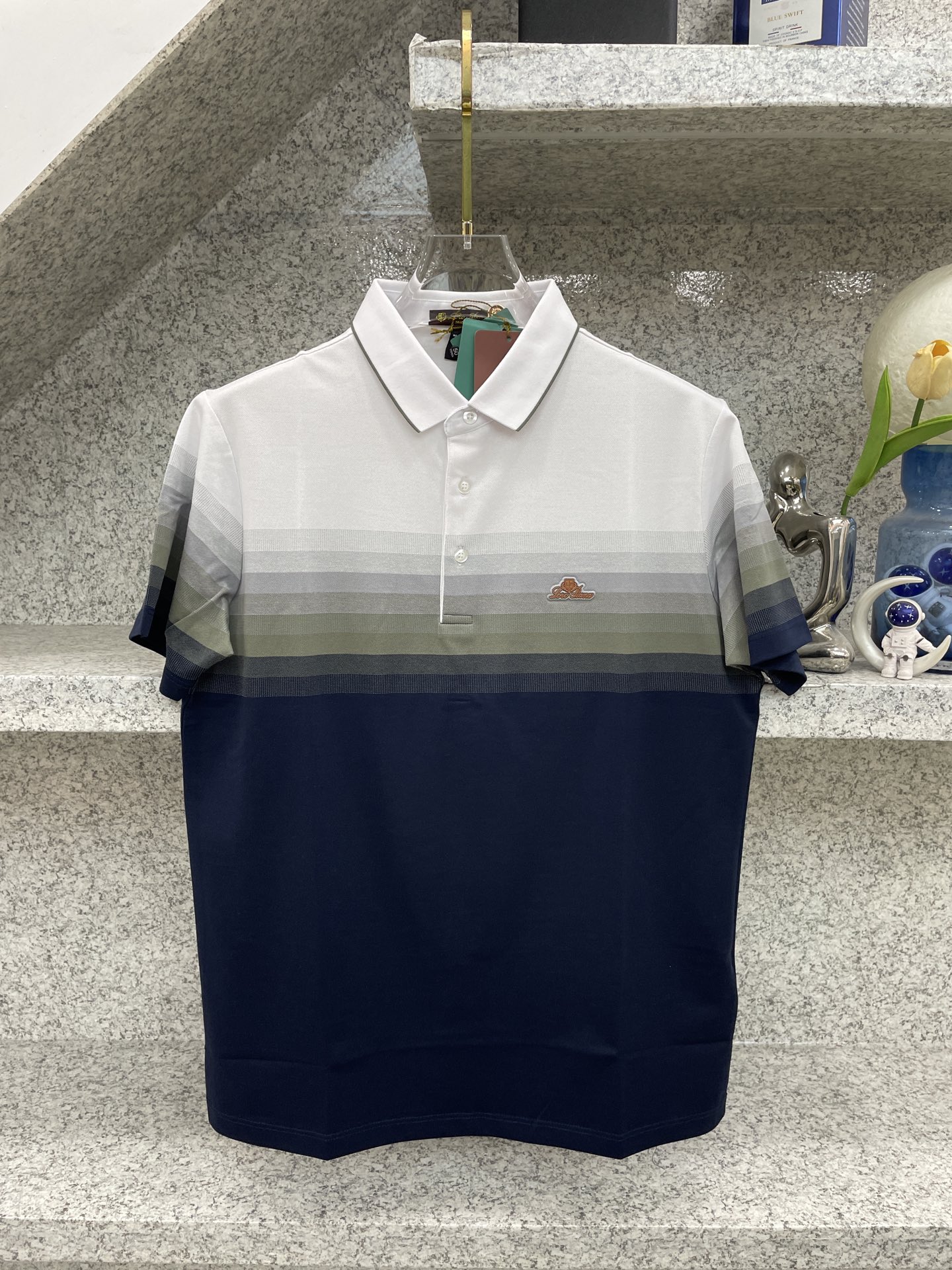 loro Piana.诺悠翩雅🔈26春夏 🆕渐变条纹Polo，解锁夏日绅士格调✨细腻亲肤面料，撞色渐变设
