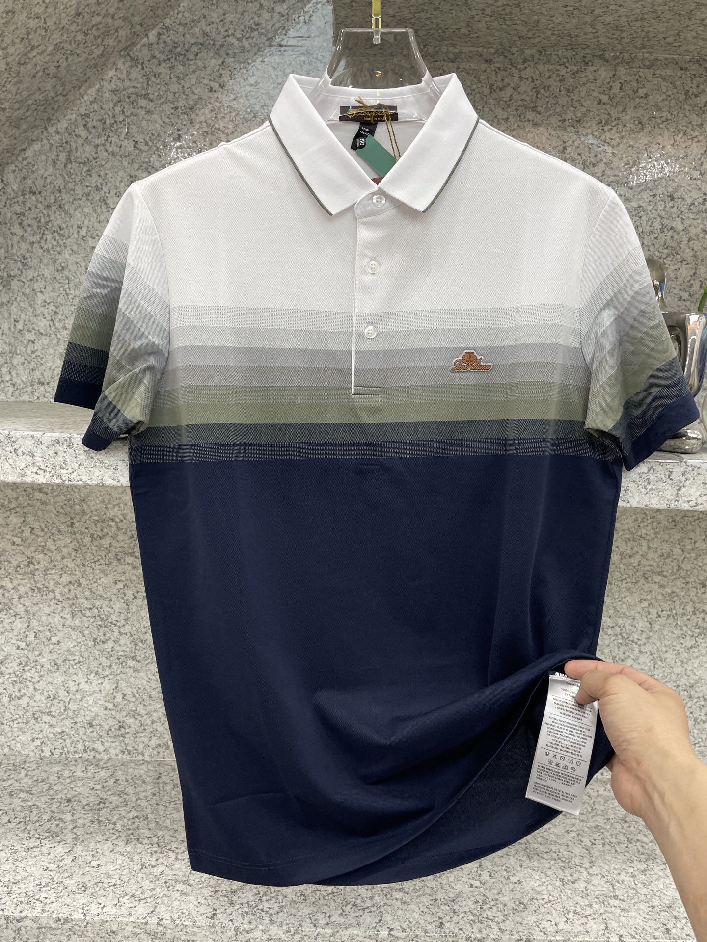 loro Piana.诺悠翩雅🔈26春夏 🆕渐变条纹Polo，解锁夏日绅士格调✨细腻亲肤面料，撞色渐变设
