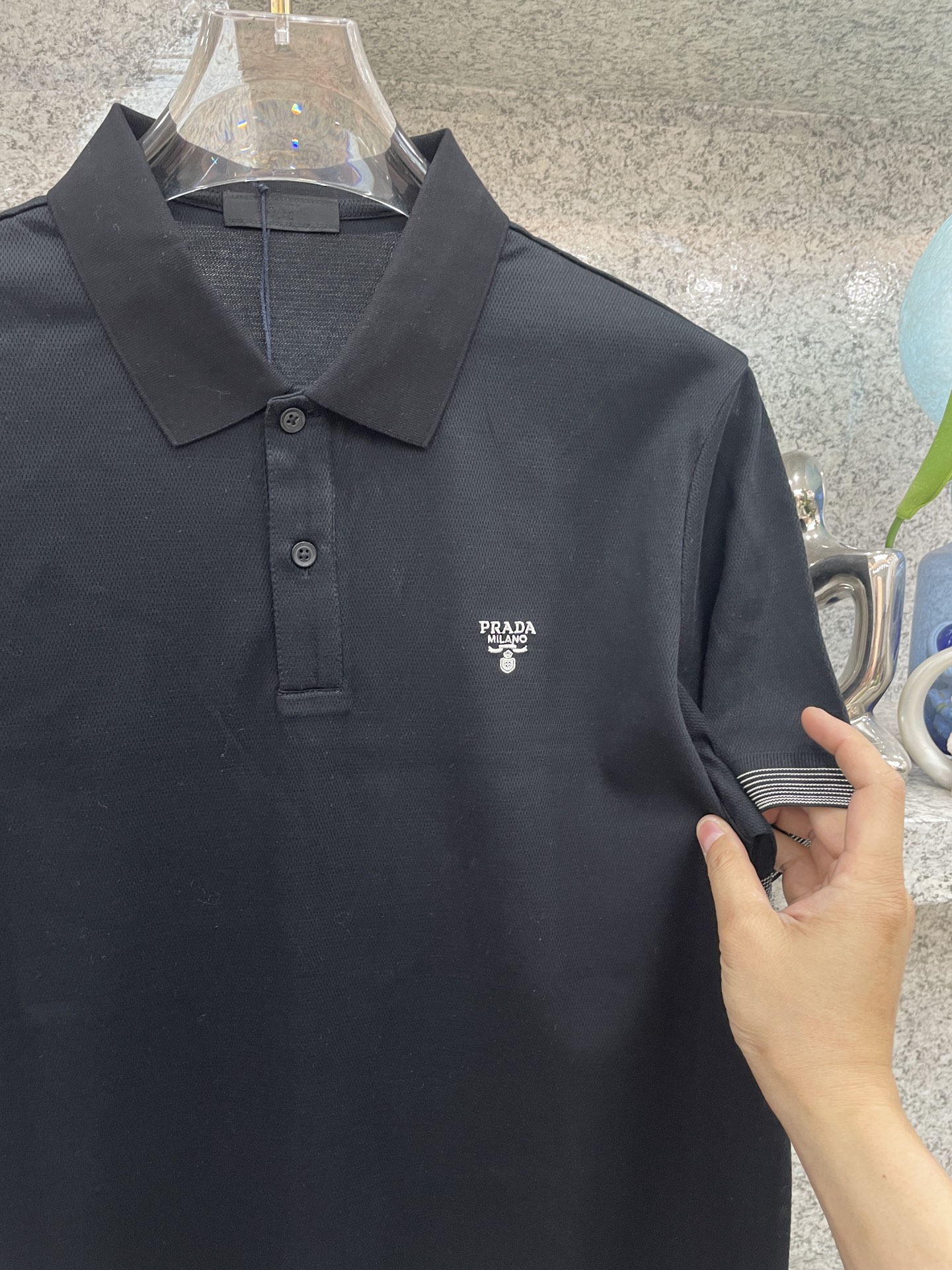 PRAD普拉达✅经典基础款Polo🔈永不过时的绅士格调✨三色随心选，细腻亲肤面料，胸口精致刺绣点缀 袖口