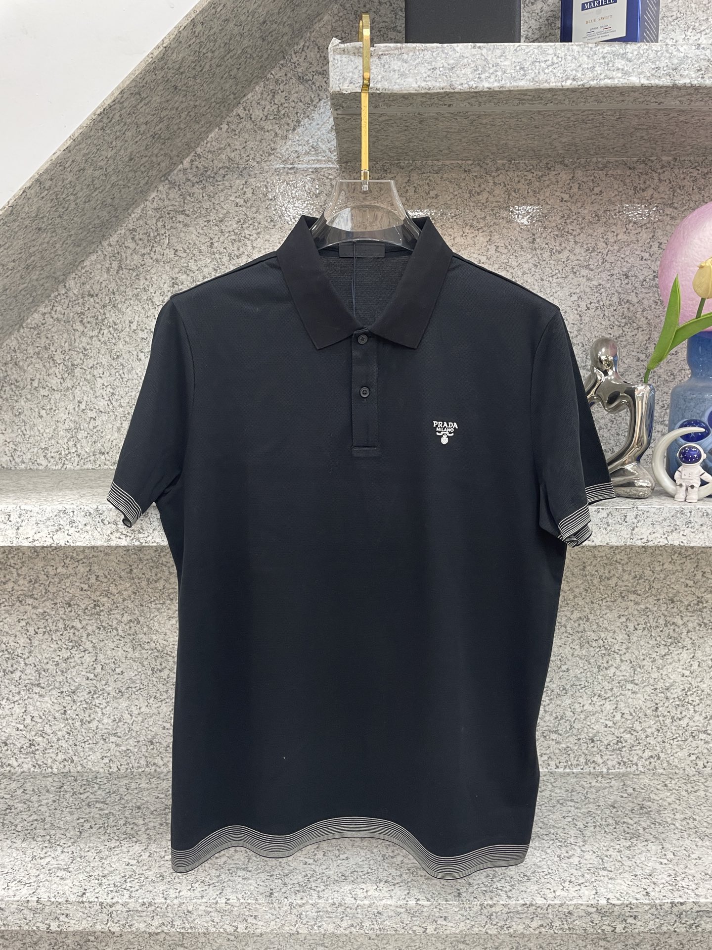 PRAD普拉达✅经典基础款Polo🔈永不过时的绅士格调✨三色随心选，细腻亲肤面料，胸口精致刺绣点缀 袖口