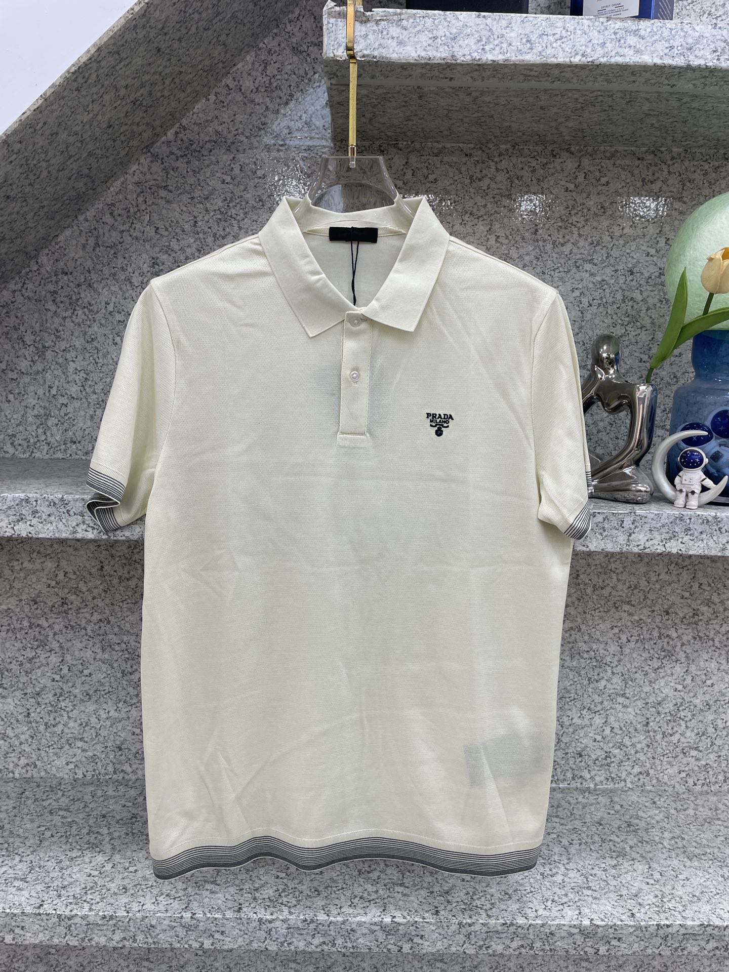 PRAD普拉达✅经典基础款Polo🔈永不过时的绅士格调✨三色随心选，细腻亲肤面料，胸口精致刺绣点缀 袖口