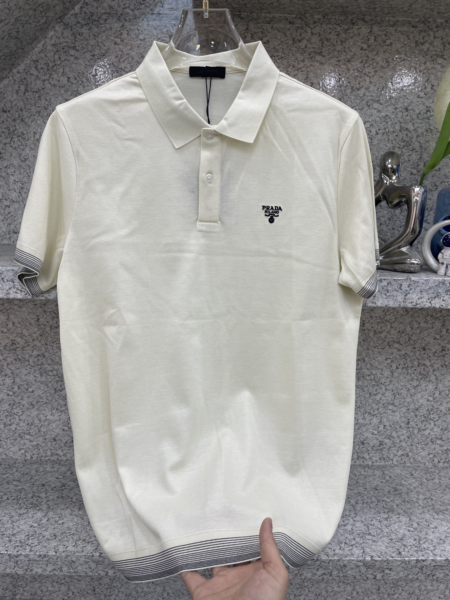 PRAD普拉达✅经典基础款Polo🔈永不过时的绅士格调✨三色随心选，细腻亲肤面料，胸口精致刺绣点缀 袖口