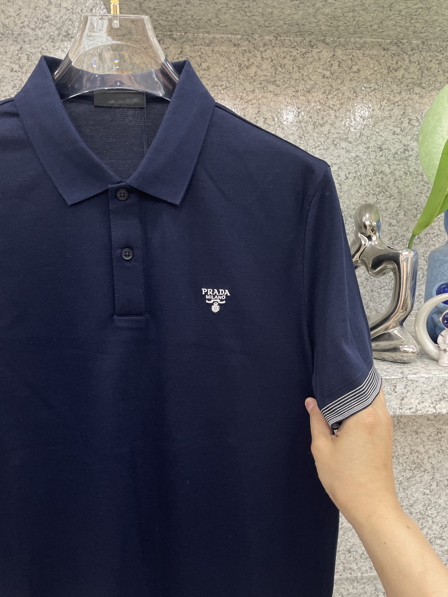 PRAD普拉达✅经典基础款Polo🔈永不过时的绅士格调✨三色随心选，细腻亲肤面料，胸口精致刺绣点缀 袖口