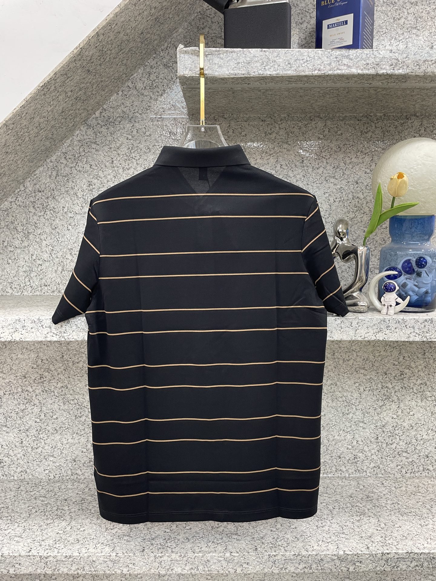 PRAD普拉哒 26春夏🆕经典条纹Polo系列✨😘黑金/白黑双色演绎高阶质感✅标志性三角标点睛，利落翻领