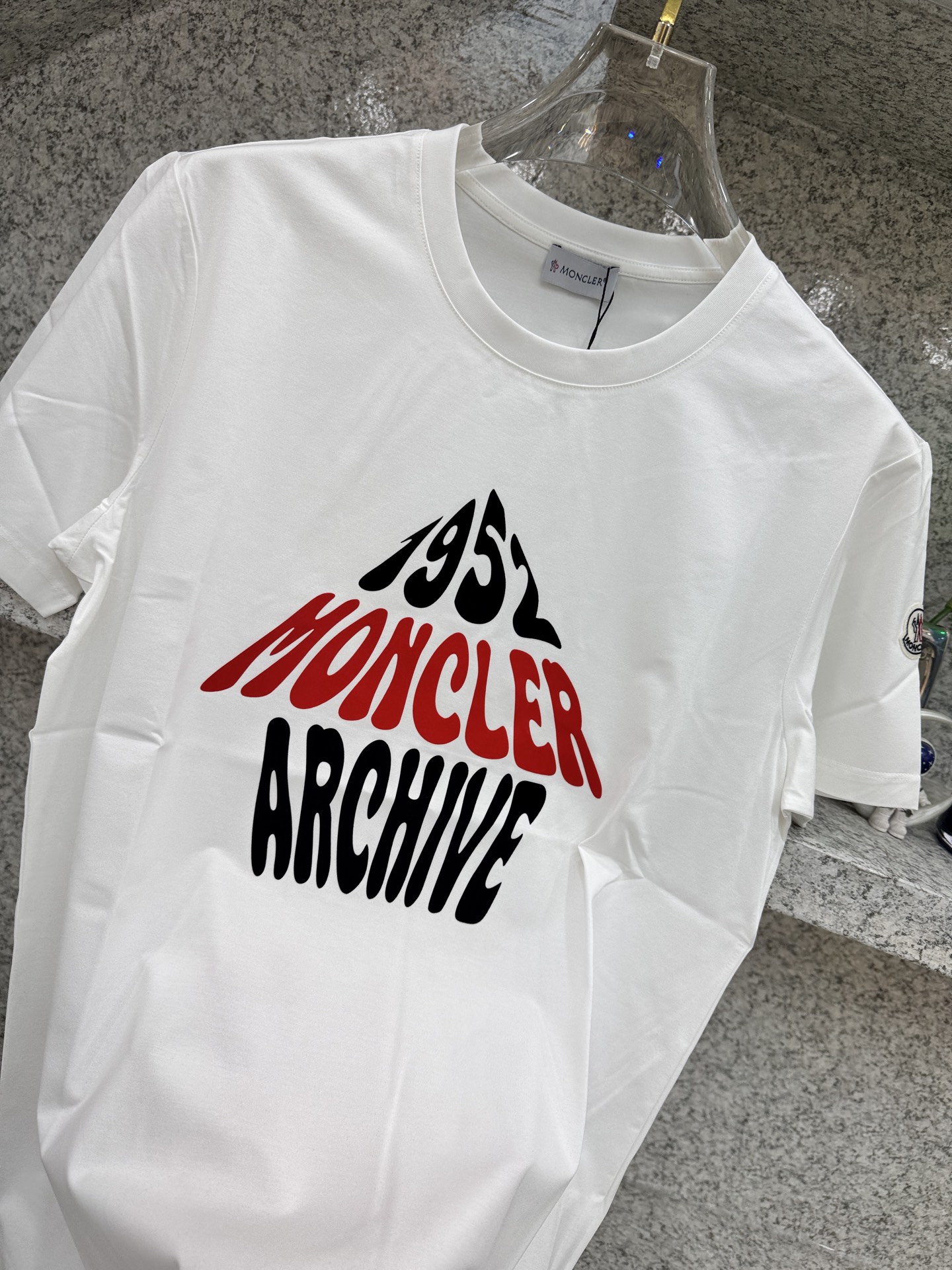 MC盟扣莱2️⃣6️⃣新品专柜代购臻选高版本质地🅰️级 🔈6夏季🆕专柜最新款圆领短袖 高端订制 设计前卫