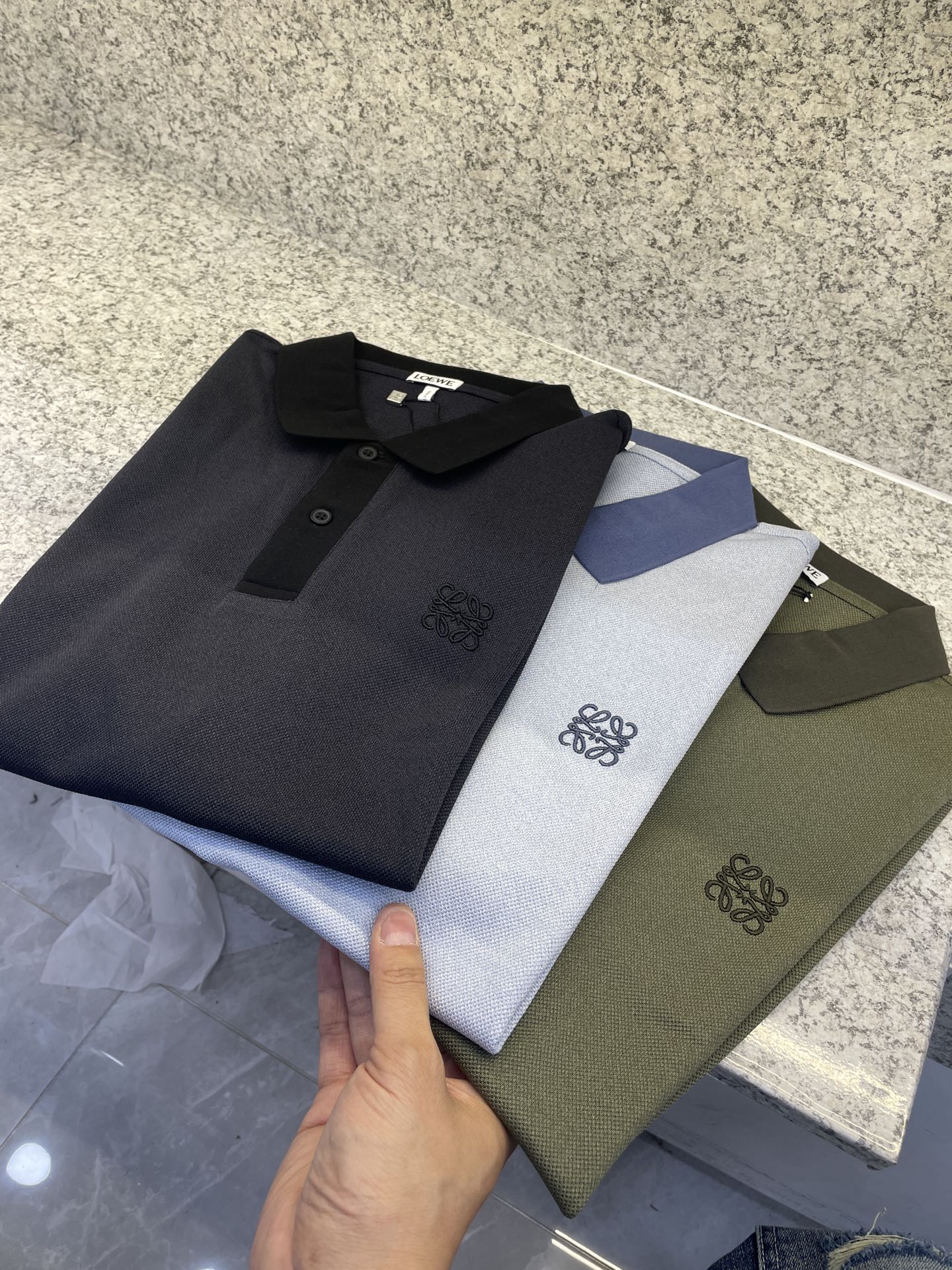 LOEWE罗家高端 🆕D冬Polo🔈永不过时的绅士格调✨细腻亲肤面料，胸口精致刺绣点缀 高级起角订制简约