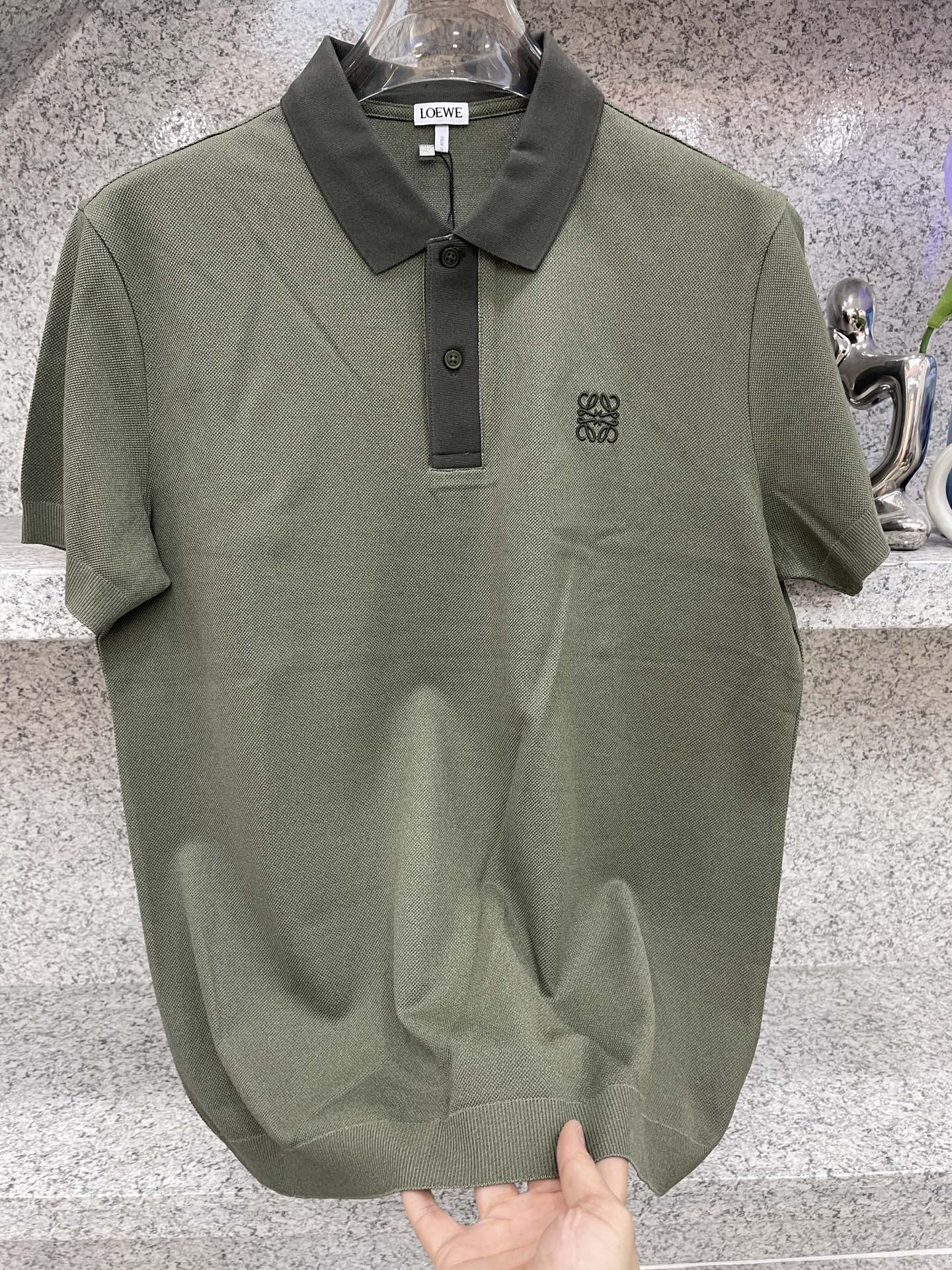 LOEWE罗家高端 🆕D冬Polo🔈永不过时的绅士格调✨细腻亲肤面料，胸口精致刺绣点缀 高级起角订制简约