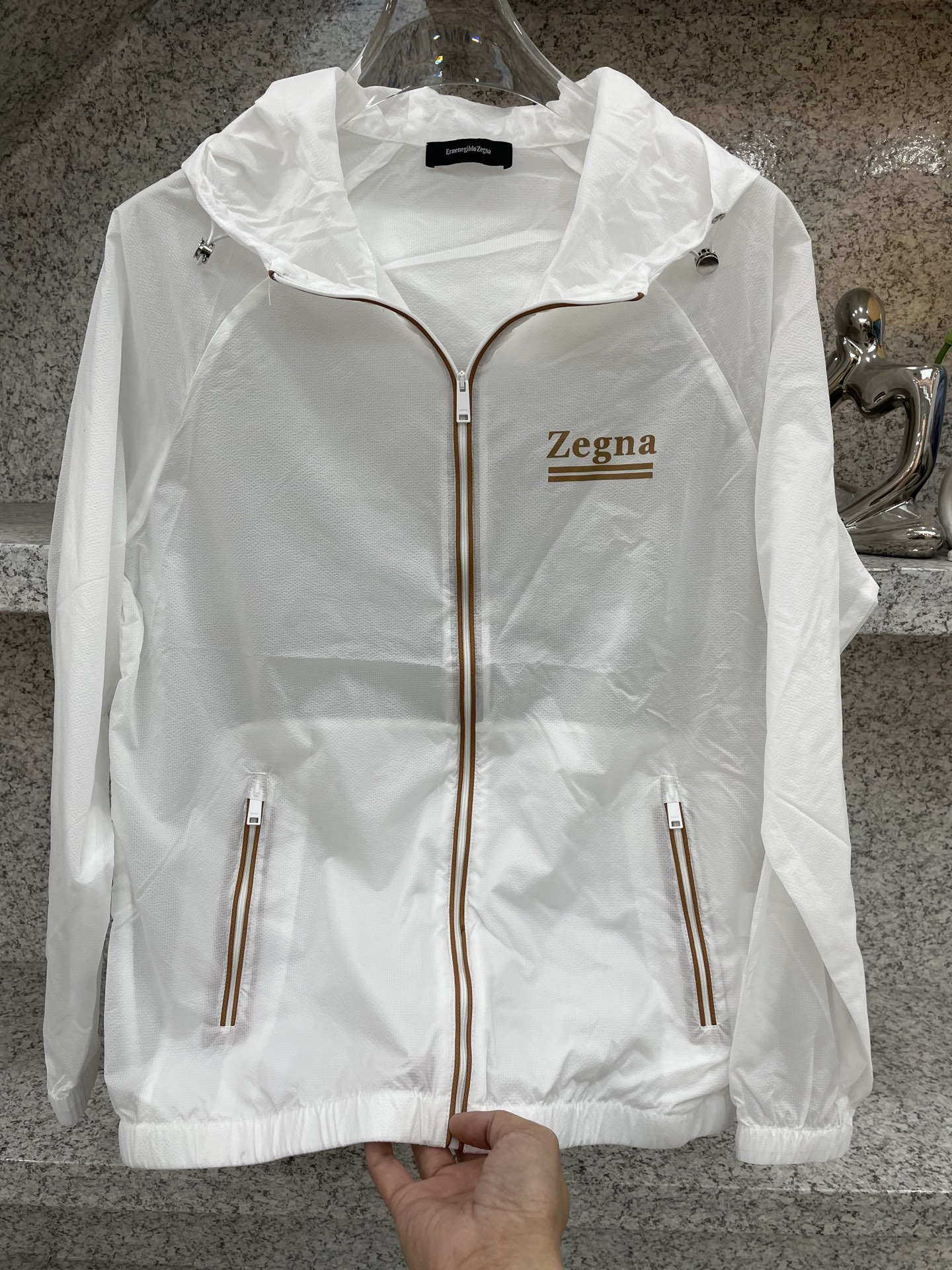 EZ杰尼亚🔈26年春夏新品 休闲防晒服外套，🥰夏日外出旅游必备！能有效的抵挡紫外线，使你的肌肤不会受到伤