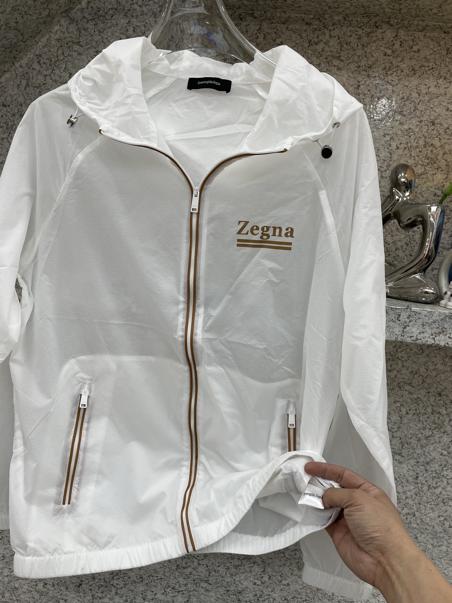 EZ杰尼亚🔈26年春夏新品 休闲防晒服外套，🥰夏日外出旅游必备！能有效的抵挡紫外线，使你的肌肤不会受到伤