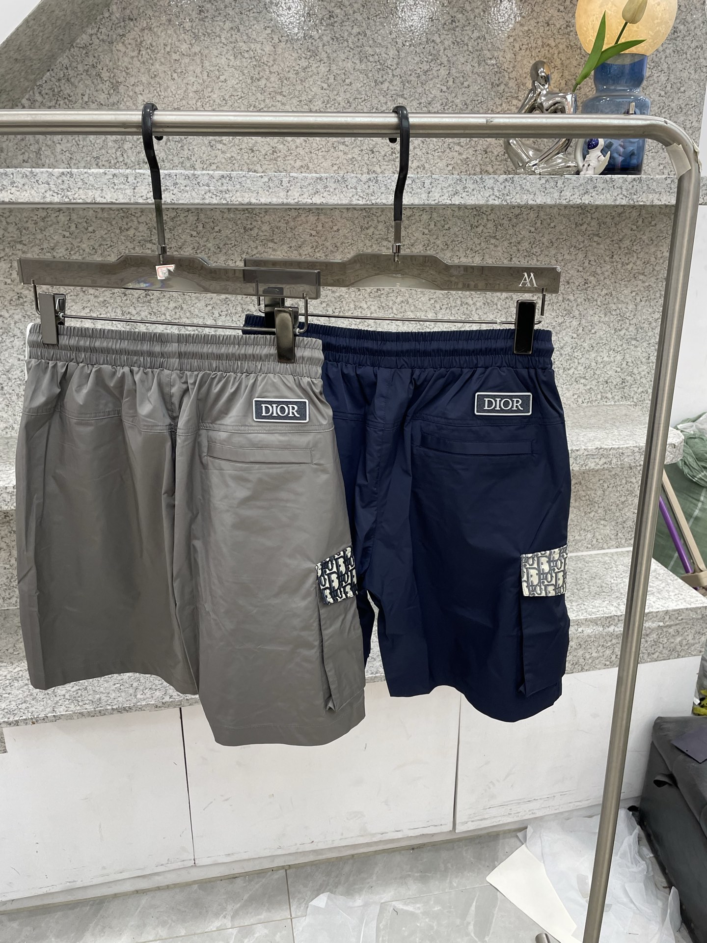 Dior 迪奥 2026ss夏季新款短裤 X这款休闲工装短裤采用尼龙材质配以经典logo字母提花工艺精心