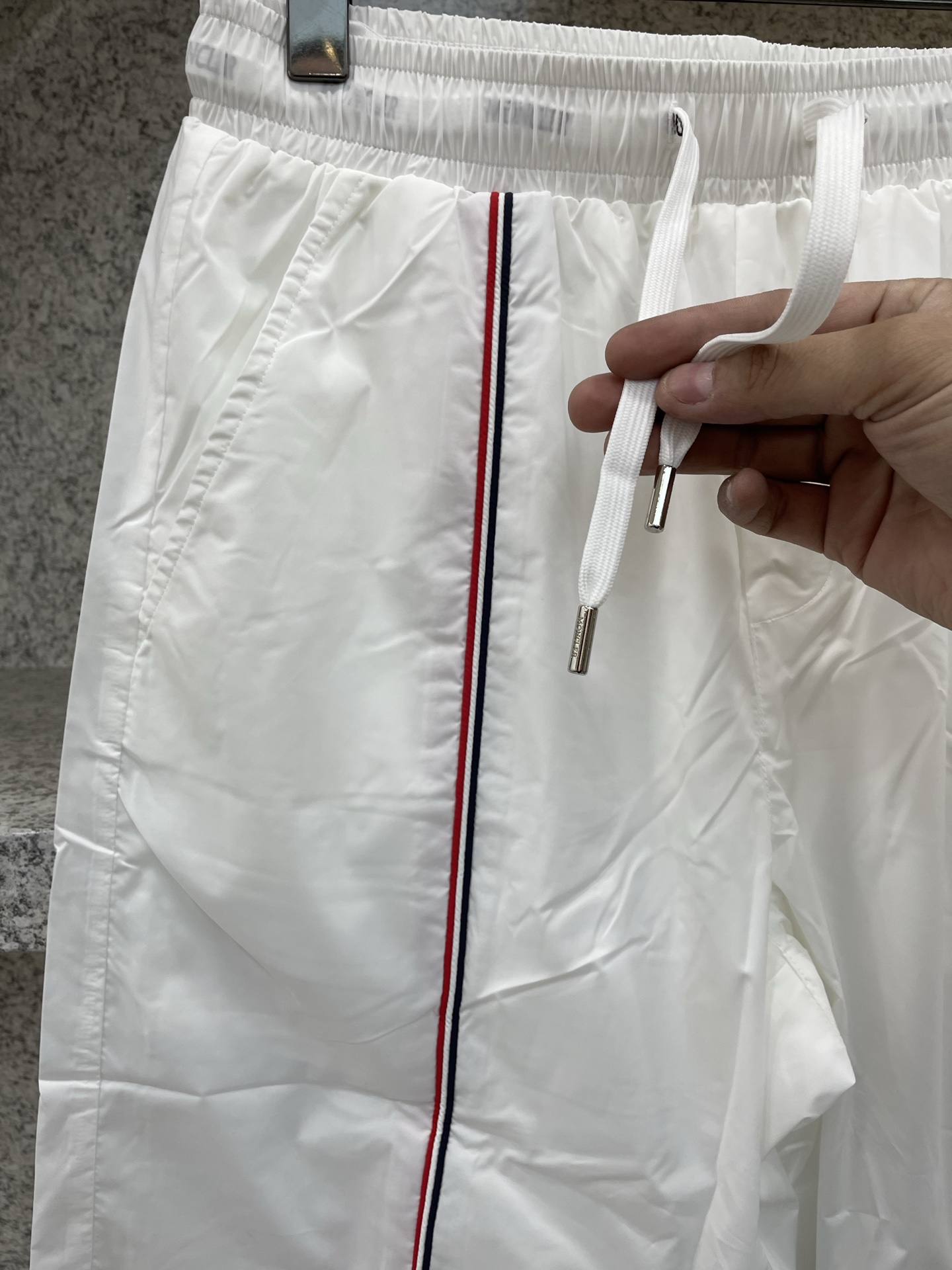 Moncler蒙口 2026XX夏季新款短裤🩳轻薄防风面料，透气舒适，夏天穿超合适！宽松版型+抽绳设计，