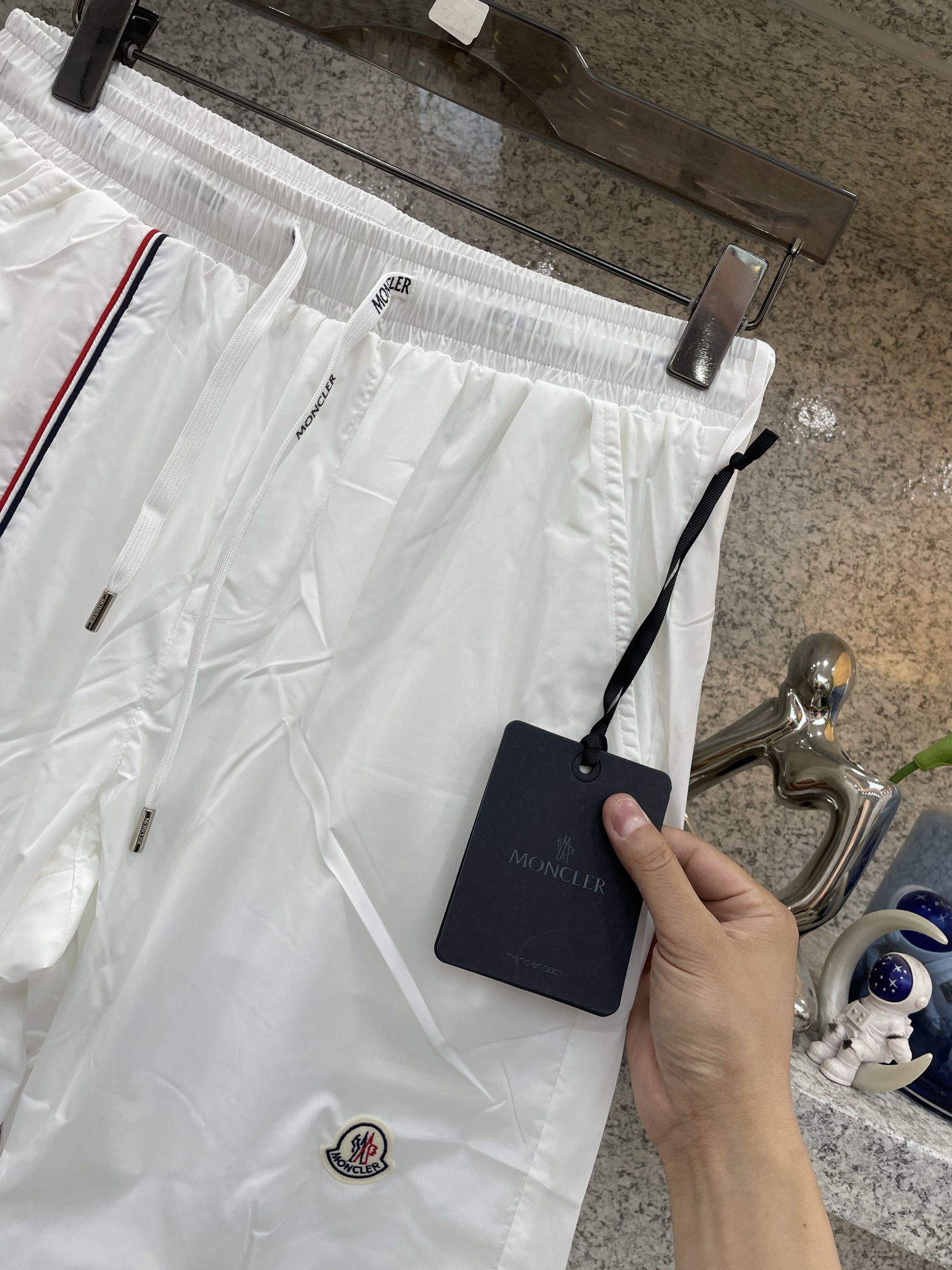 Moncler蒙口 2026XX夏季新款短裤🩳轻薄防风面料，透气舒适，夏天穿超合适！宽松版型+抽绳设计，