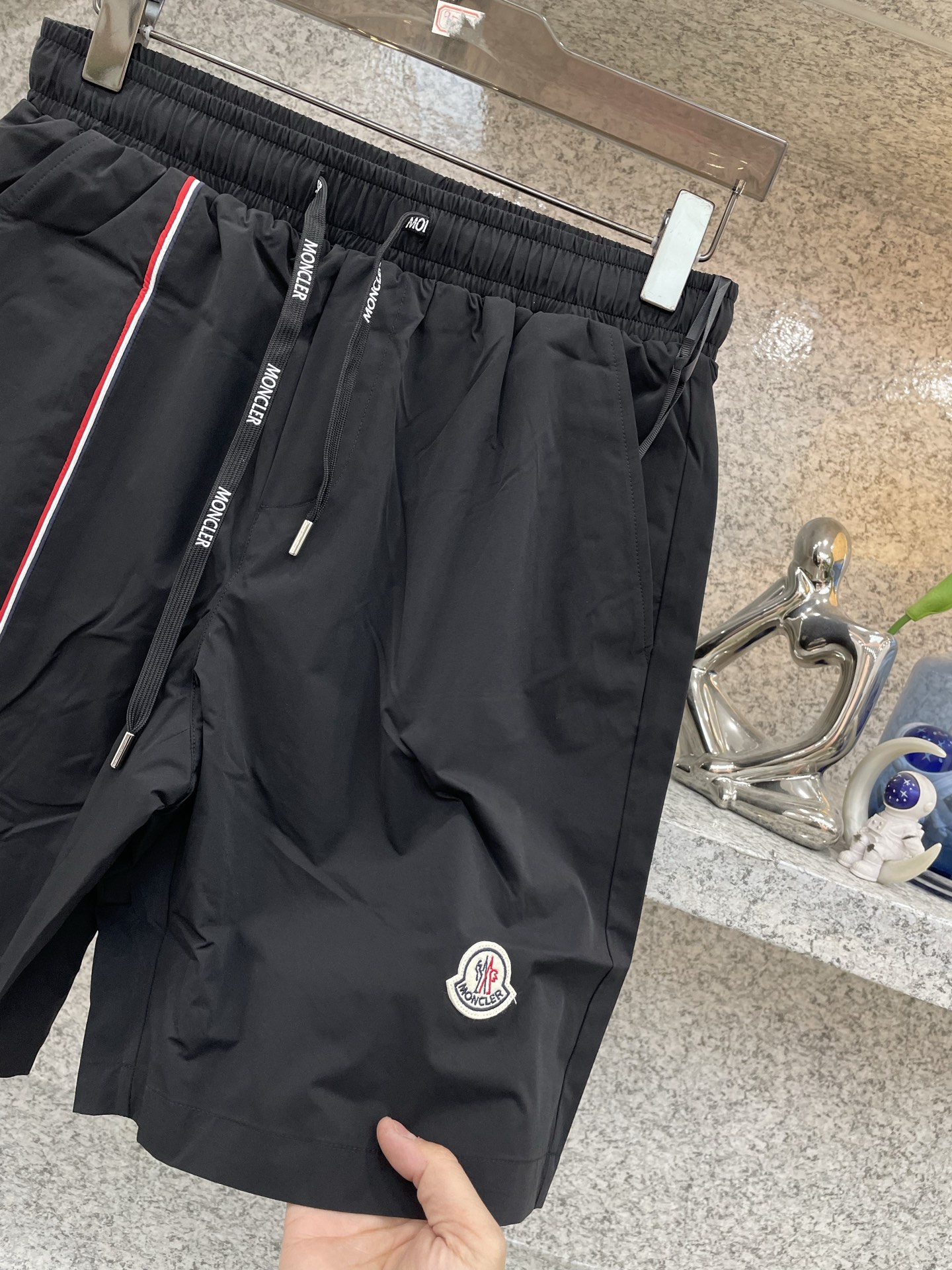 Moncler蒙口 2026XX夏季新款短裤🩳轻薄防风面料，透气舒适，夏天穿超合适！宽松版型+抽绳设计，