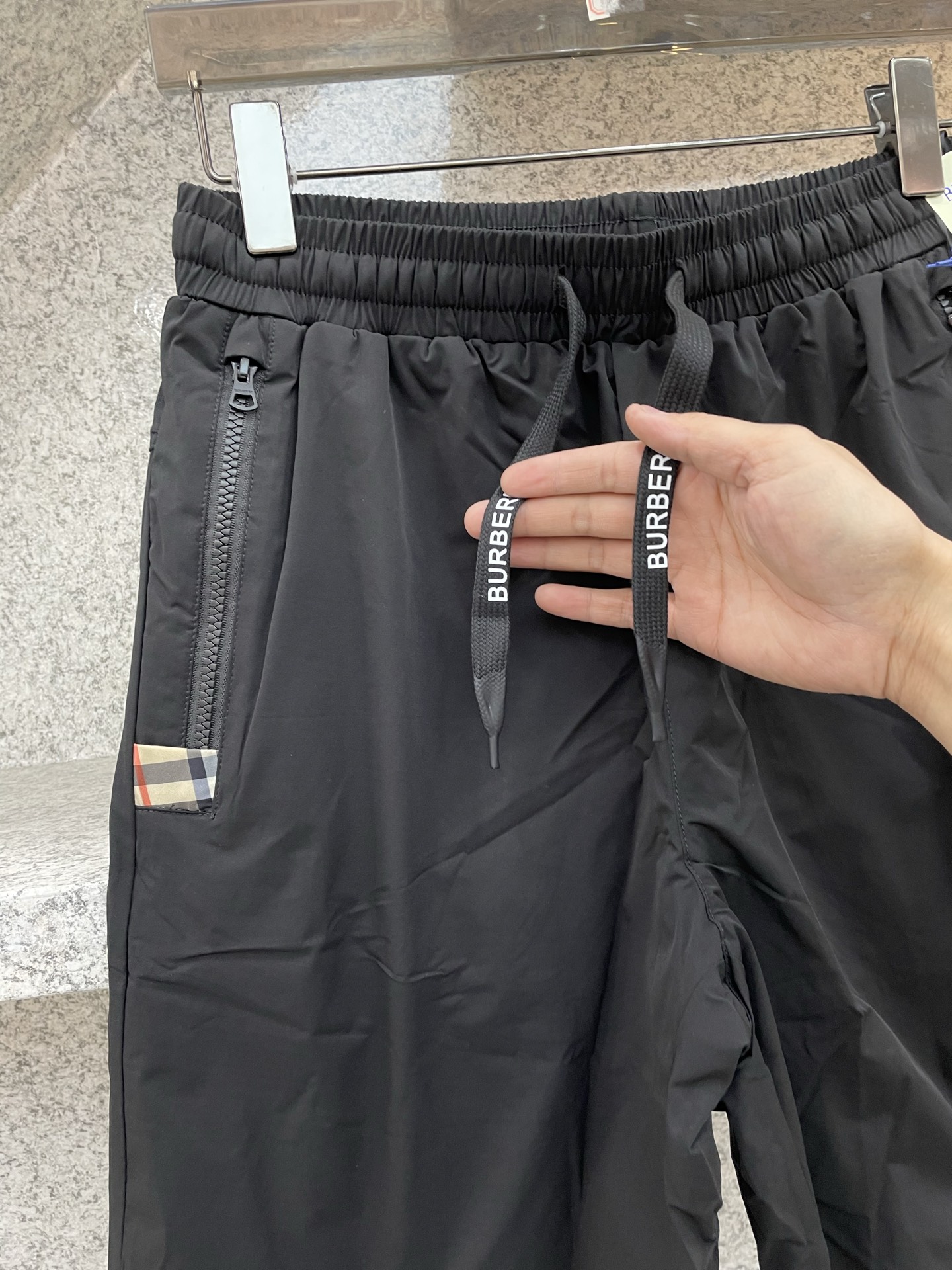 BBR 2026XX夏季新款短裤🩳轻薄防风面料，透气舒适，夏天穿超合适！宽松版型+抽绳设计，松紧随心调节