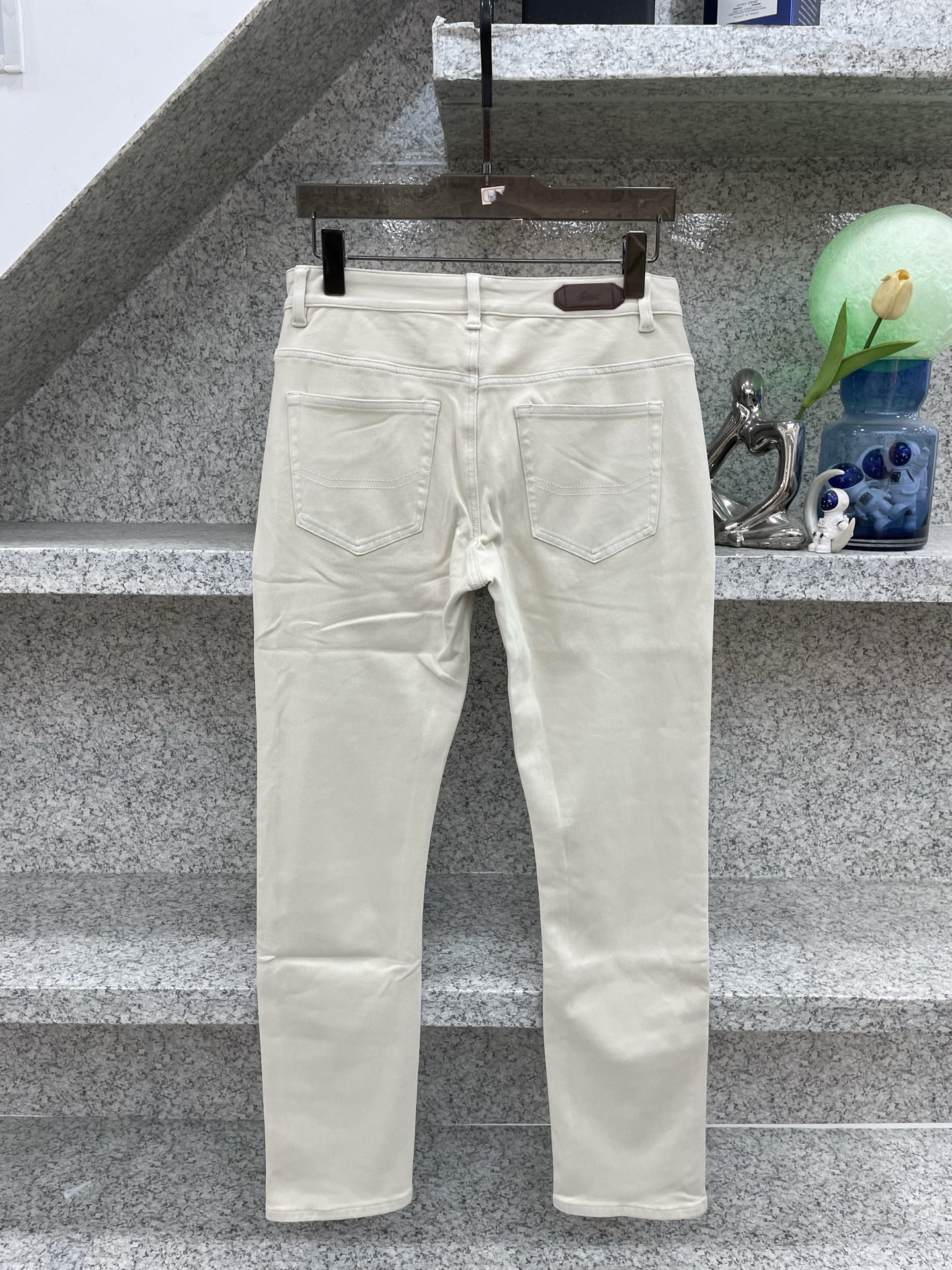 Brioni 男士水洗四面弹超舒适针织牛仔裤，26年早春系列，厚薄程度正好完美衔接春夏两季的更替，浅色系