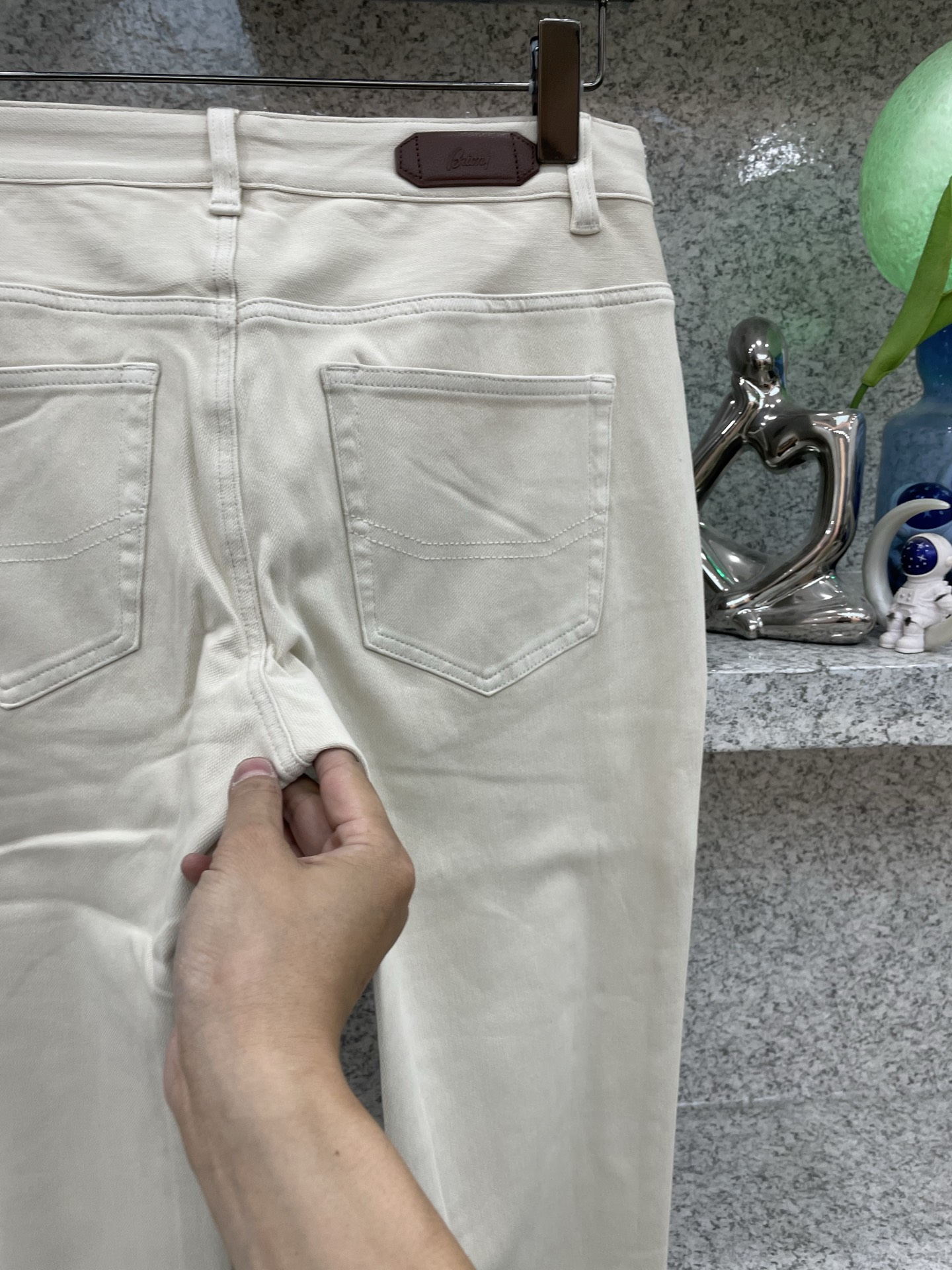 Brioni 男士水洗四面弹超舒适针织牛仔裤，26年早春系列，厚薄程度正好完美衔接春夏两季的更替，浅色系