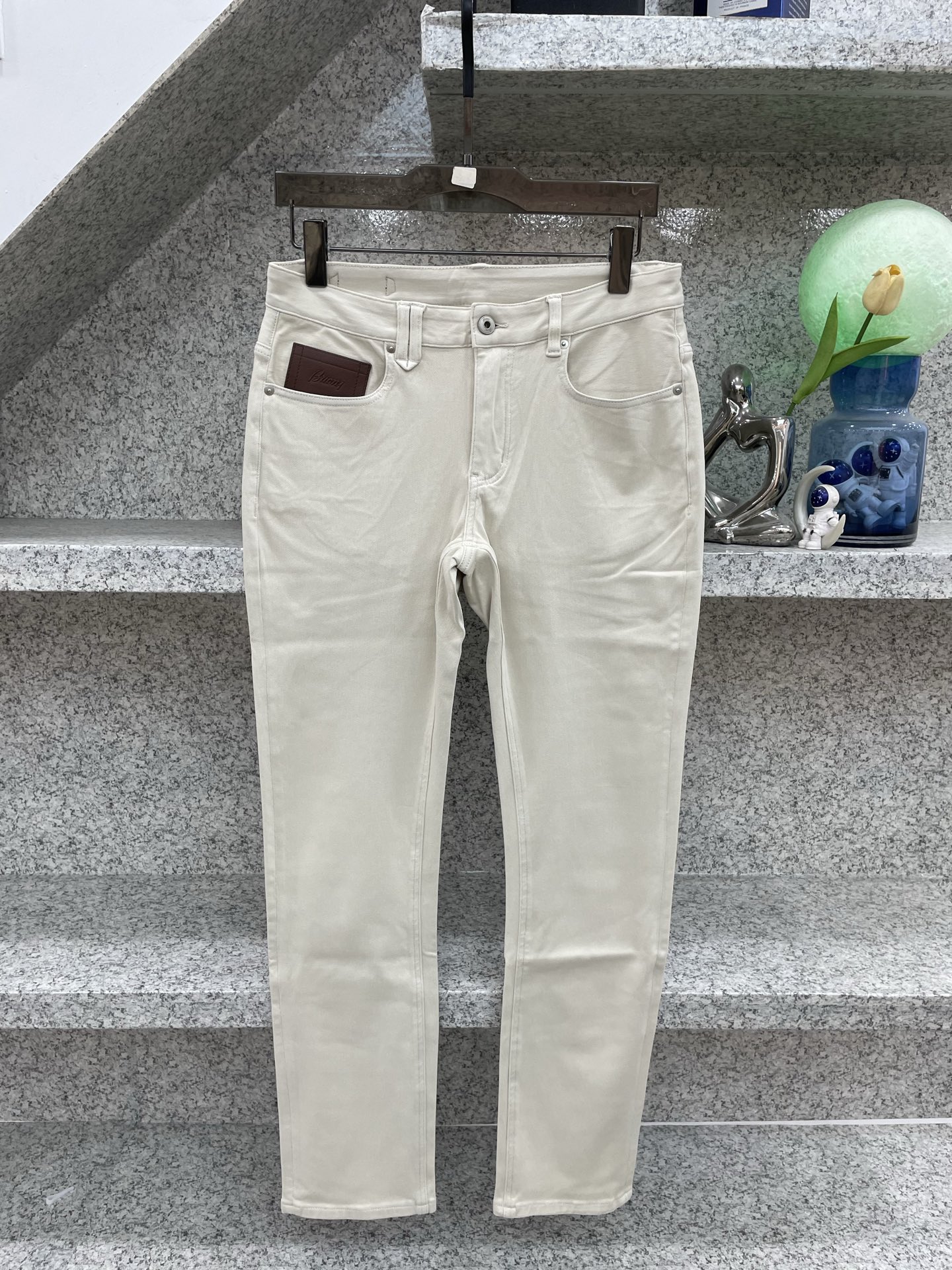 Brioni 男士水洗四面弹超舒适针织牛仔裤，26年早春系列，厚薄程度正好完美衔接春夏两季的更替，浅色系