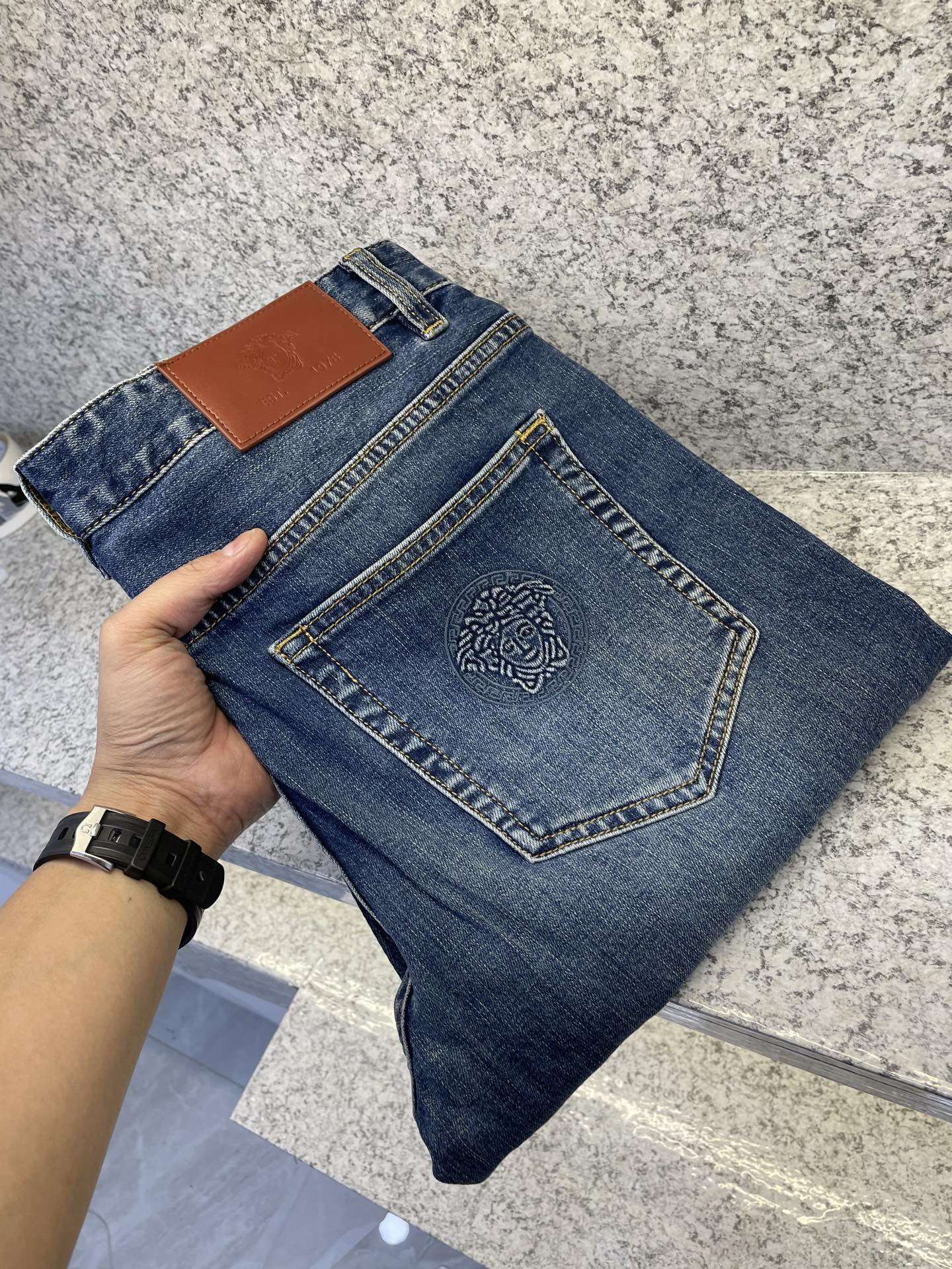 . 744665_300 744665_300