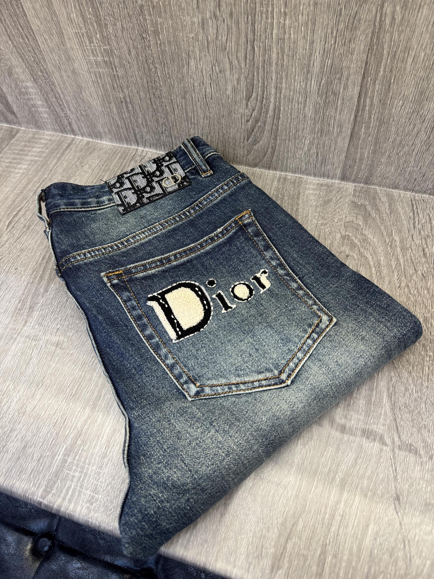 DIOR迪澳😘秋冬26👖新品牛仔裤 进口订制面料🆕柔软亲肤面料 颜色超级漂亮 奢华独家五皮牌 工艺+洗水外贸📝品质感细节 DIOR迪澳😘秋冬26👖新品牛仔裤 进口订制面料🆕柔软亲肤面料 颜色超级漂亮 奢华独家五皮牌 工艺+洗水外贸📝品质感细节