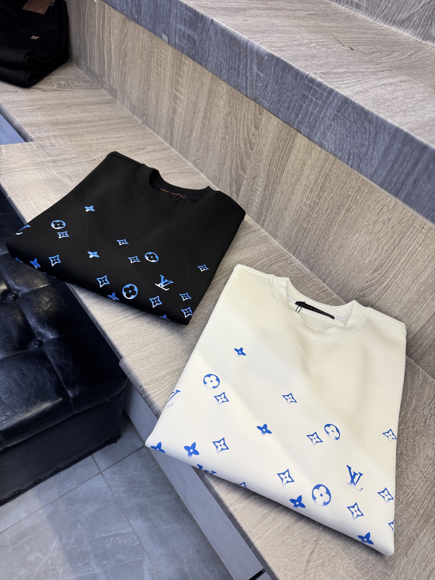 LY驴牌 🆕X26秋冬男装专柜官网新品🆕 爆款面料超好🔈人气推荐秋冬必备✅卫布男士圆领长袖 正面饰有经典图标刺绣元素设计