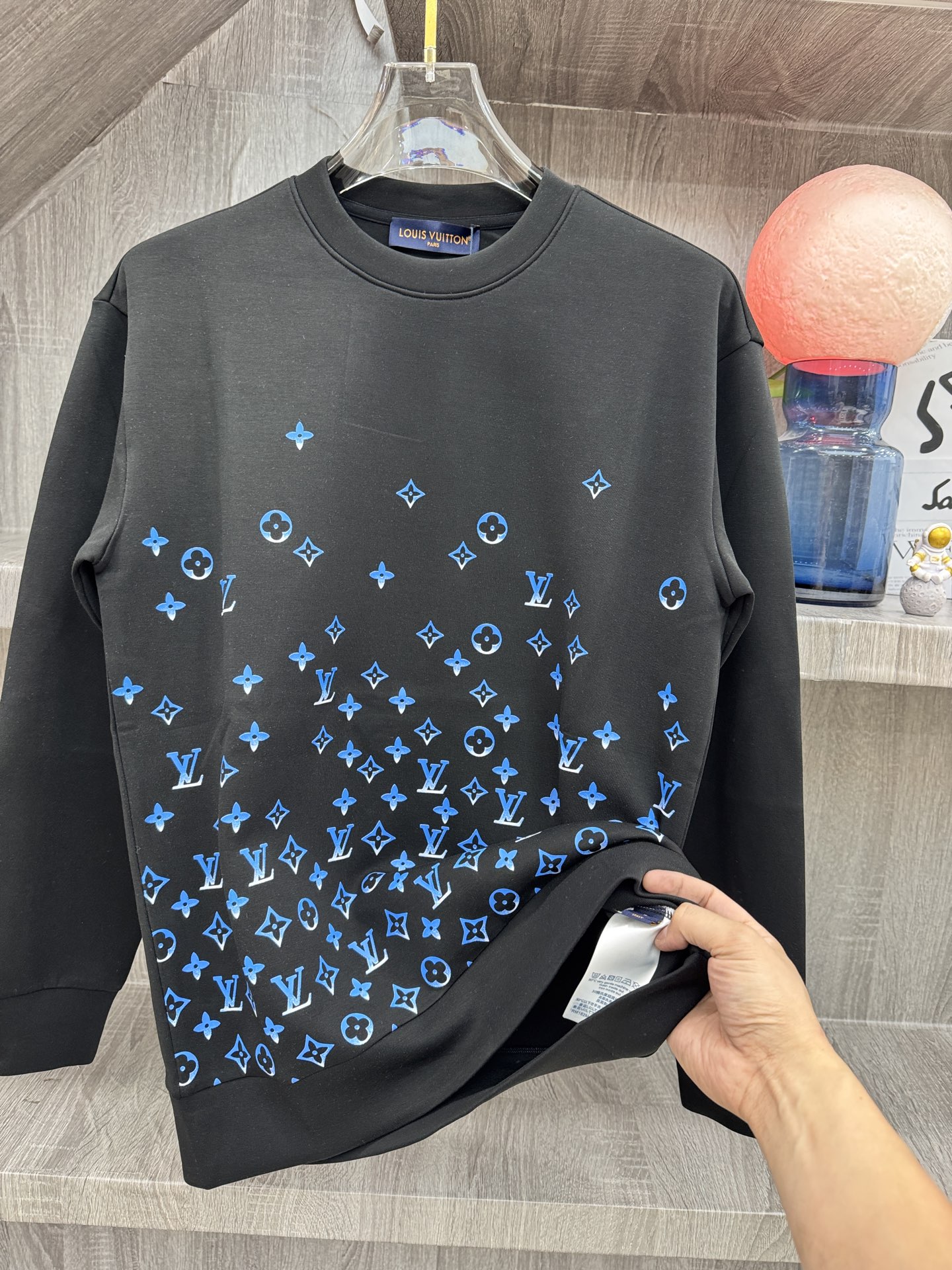 LY驴牌 🆕X26秋冬男装专柜官网新品🆕 爆款面料超好🔈人气推荐秋冬必备✅卫布男士圆领长袖 正面饰有经典图标刺绣元素设计