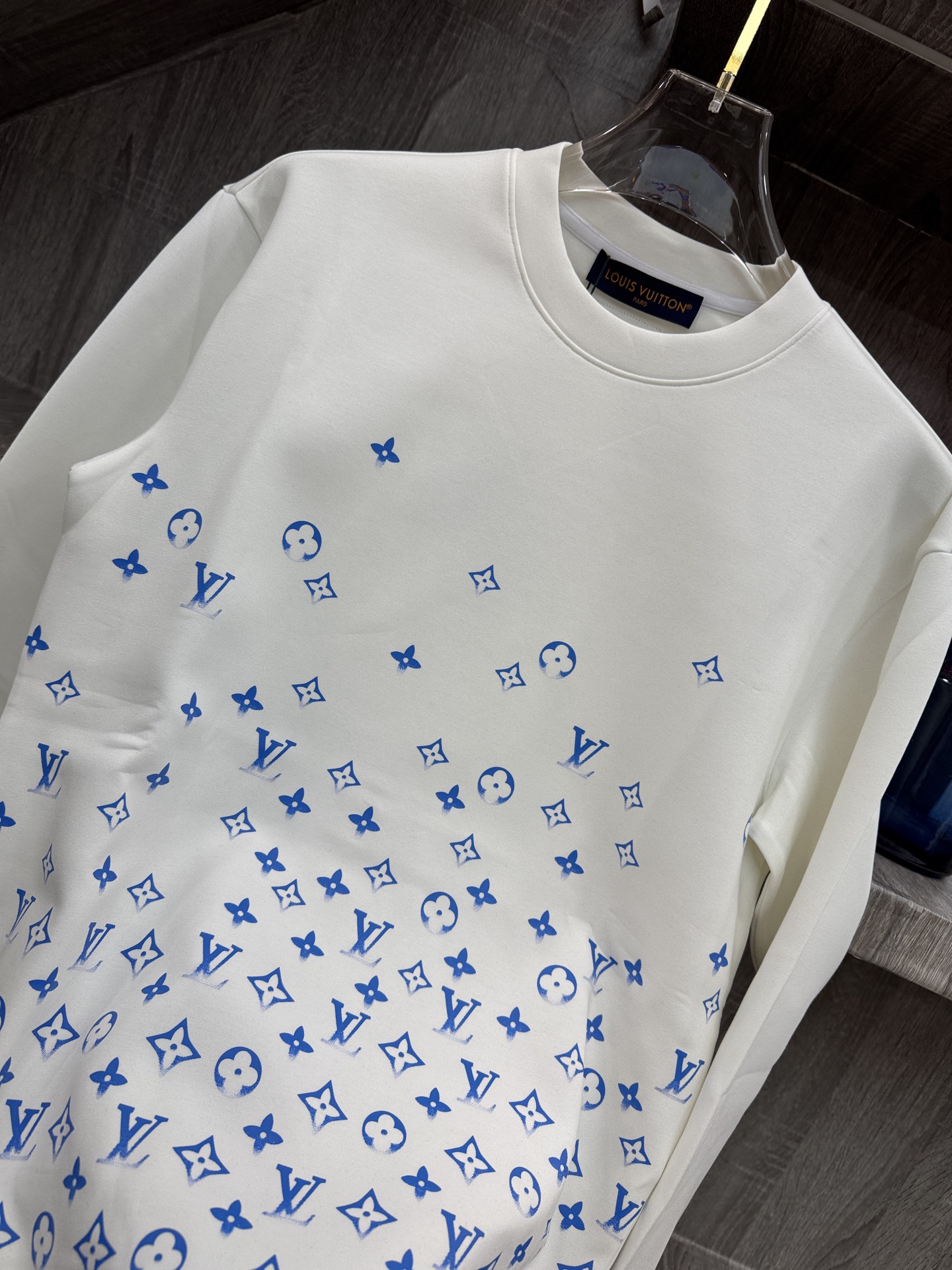 LY驴牌 🆕X26秋冬男装专柜官网新品🆕 爆款面料超好🔈人气推荐秋冬必备✅卫布男士圆领长袖 正面饰有经典图标刺绣元素设计