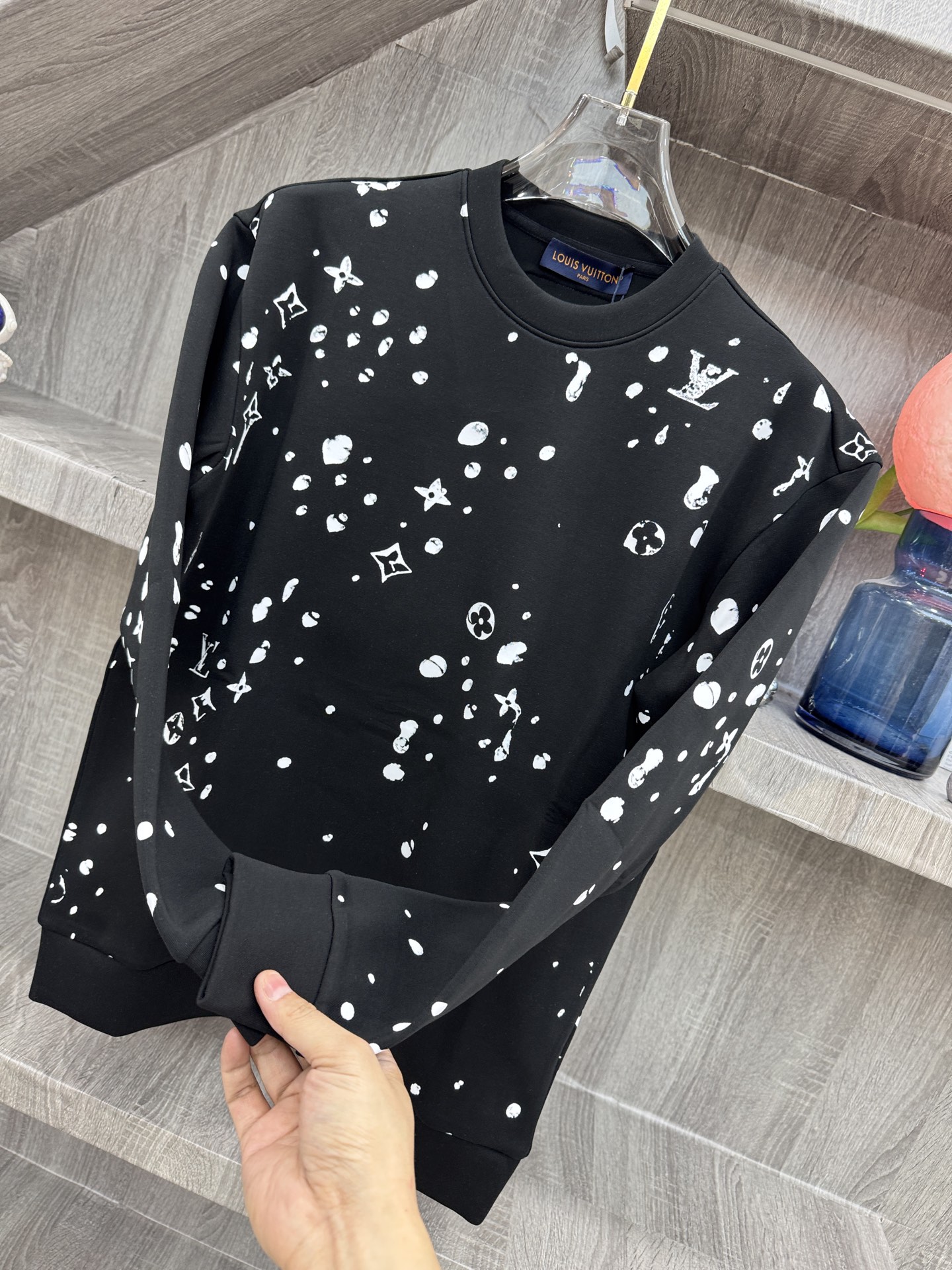 LY驴牌 🆕X26秋冬男装专柜官网新品🆕 爆款面料超好🔈人气推荐秋冬必备✅卫布男士圆领长袖 正面饰有经典图标刺绣元素设计