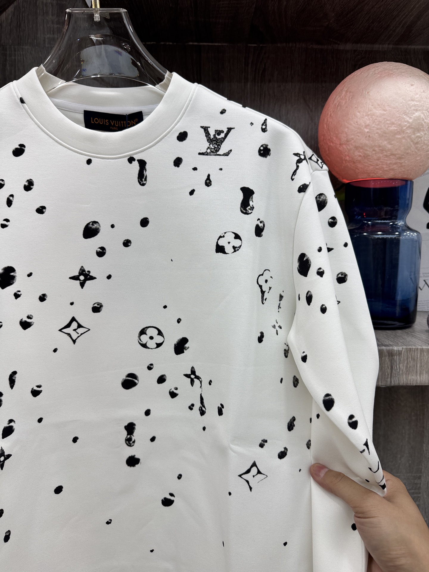 LY驴牌 🆕X26秋冬男装专柜官网新品🆕 爆款面料超好🔈人气推荐秋冬必备✅卫布男士圆领长袖 正面饰有经典图标刺绣元素设计