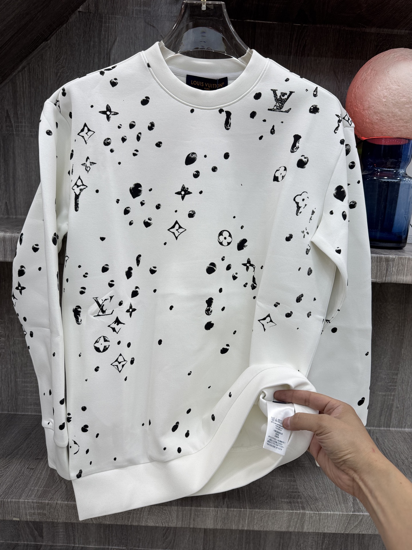 LY驴牌 🆕X26秋冬男装专柜官网新品🆕 爆款面料超好🔈人气推荐秋冬必备✅卫布男士圆领长袖 正面饰有经典图标刺绣元素设计