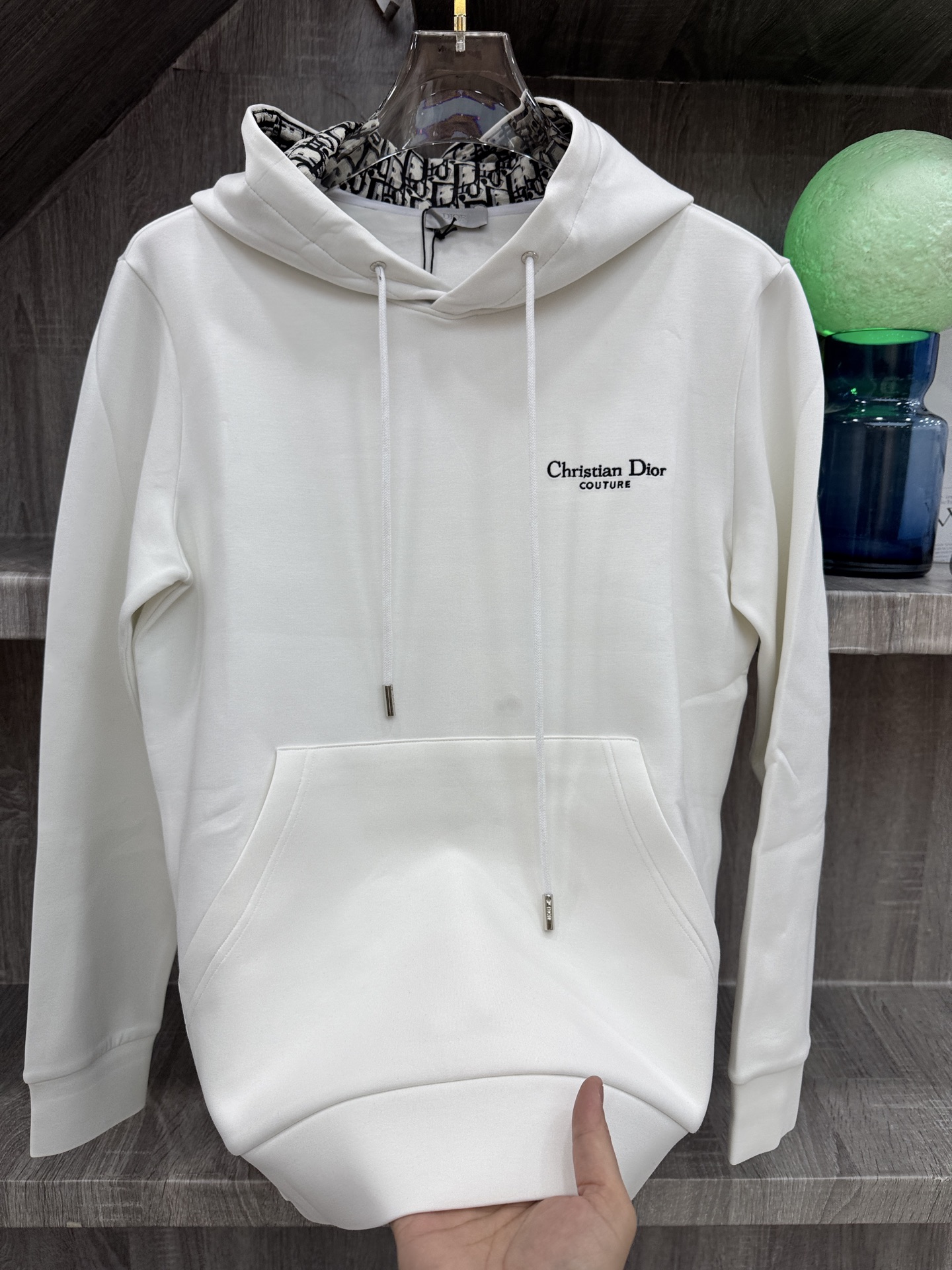 CD迪澳🔈X 2026秋冬新款连帽卫衣🆕🆕🆕原版五金辅料完整复刻‼️高品质空气层面料,软糯挺括不易变形,剪裁宽松不挑身形 CD迪澳🔈X 2026秋冬新款连帽卫衣🆕🆕🆕原版五金辅料完整复刻‼️高品质空气层面料,软糯挺括不易变形,剪裁宽松不挑身形